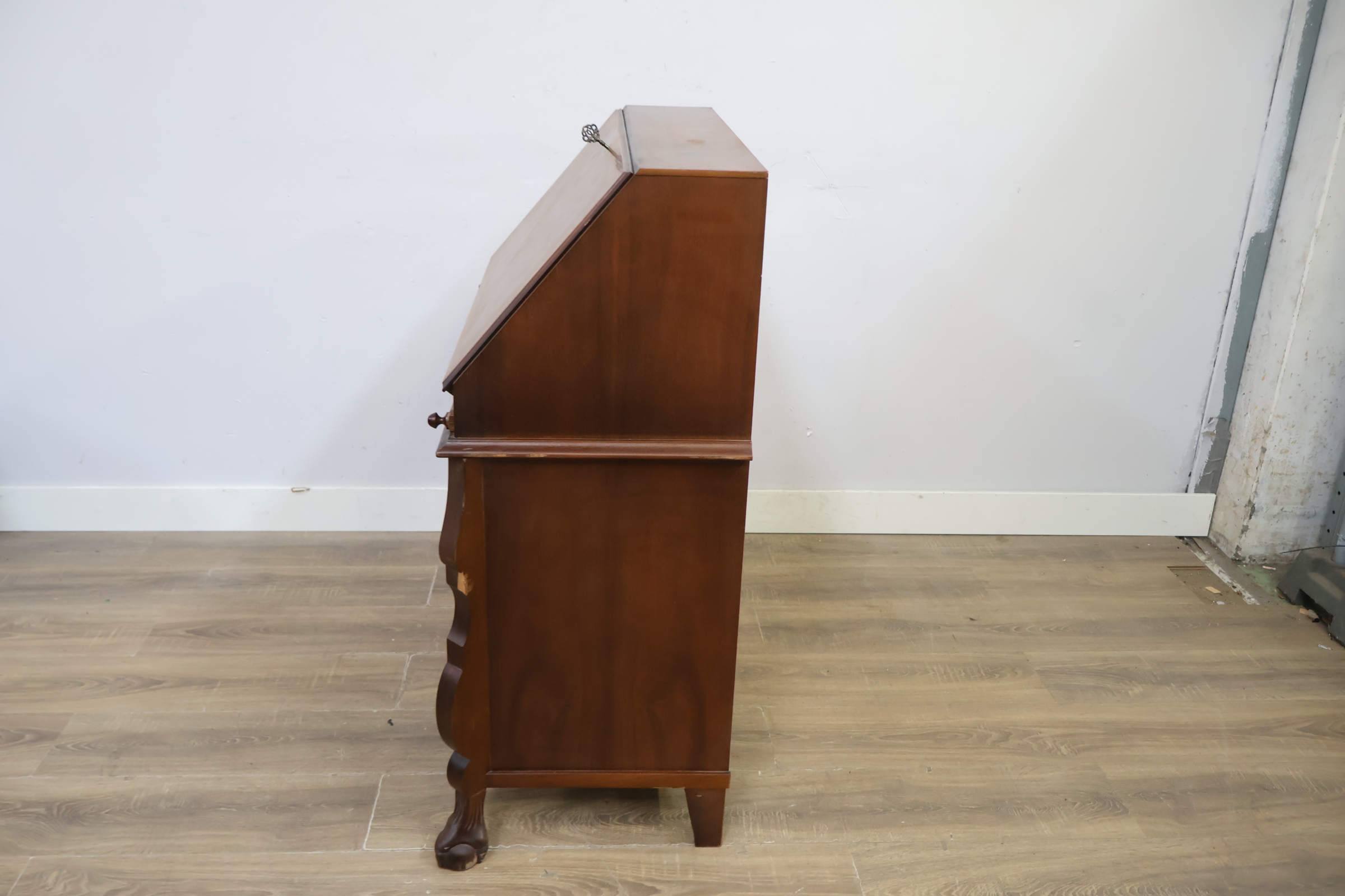 Klassiek bruin houten secretaire met laden – foto 8 – kavel bij GSD Auctions, Zoeterwoude