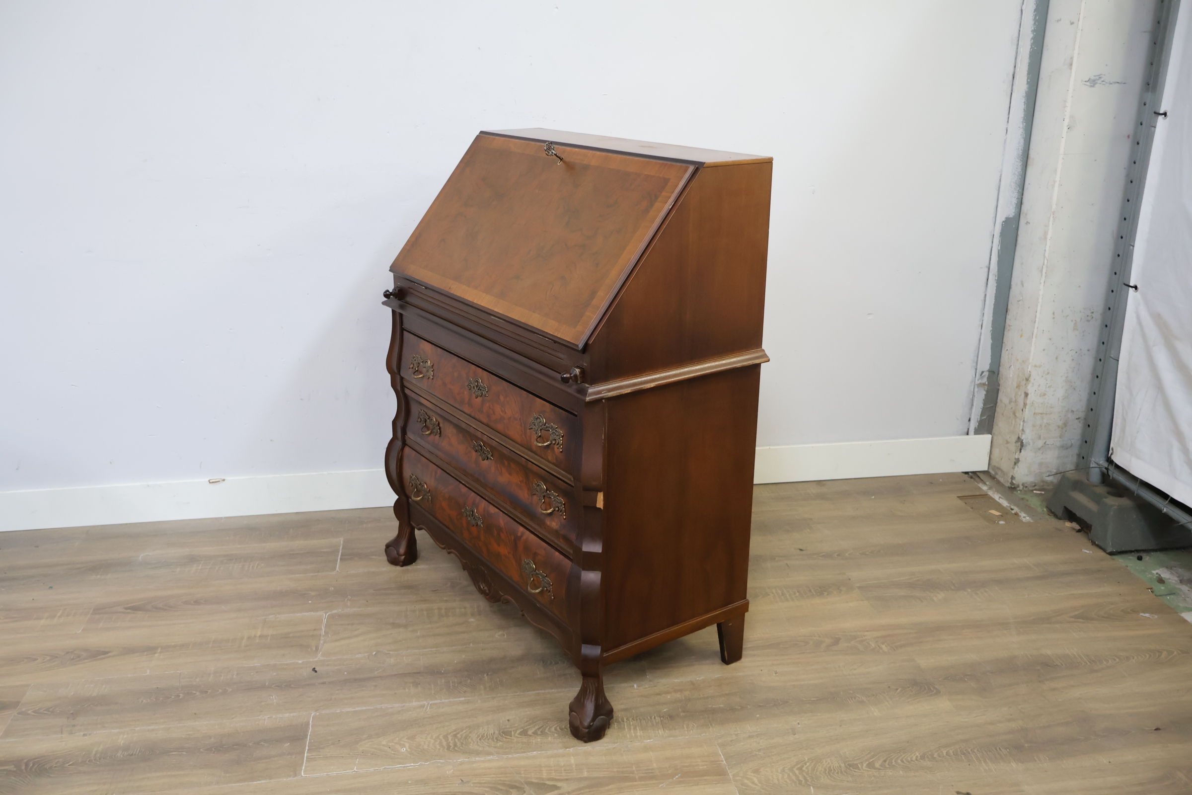 Klassiek bruin houten secretaire met laden – foto 9 – kavel bij GSD Auctions, Zoeterwoude