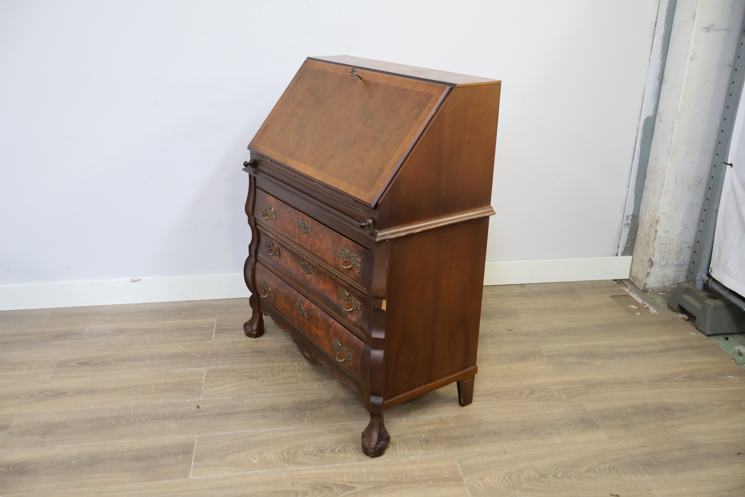 Klassiek bruin houten secretaire met laden – foto 10 – kavel bij GSD Auctions, Zoeterwoude