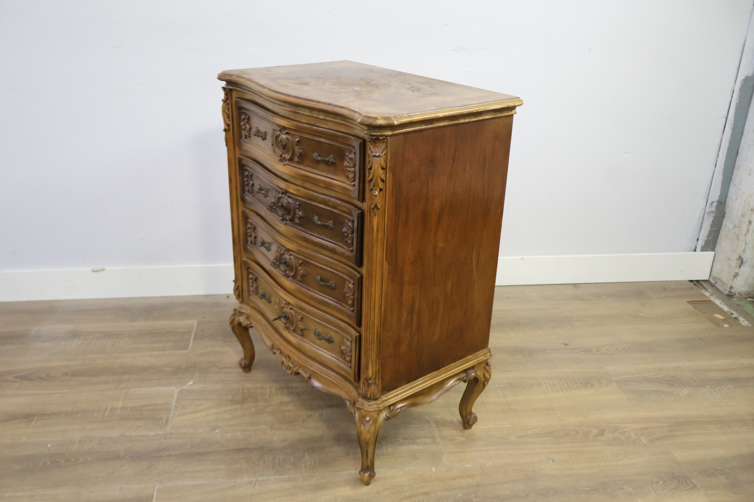 Houten ladekast met sierlijke fronten – foto 10 – kavel bij GSD Auctions, Zoeterwoude