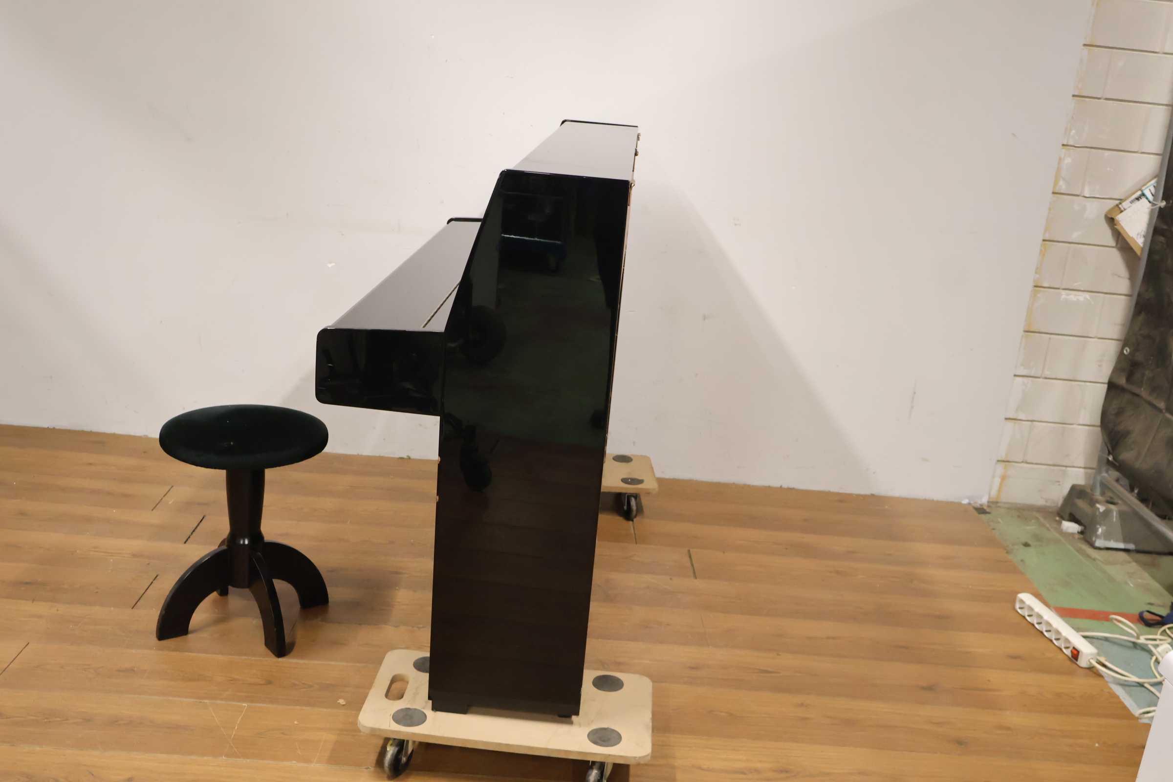 Zwarte piano met kruk – foto 8 – kavel bij GSD Auctions, Zoeterwoude