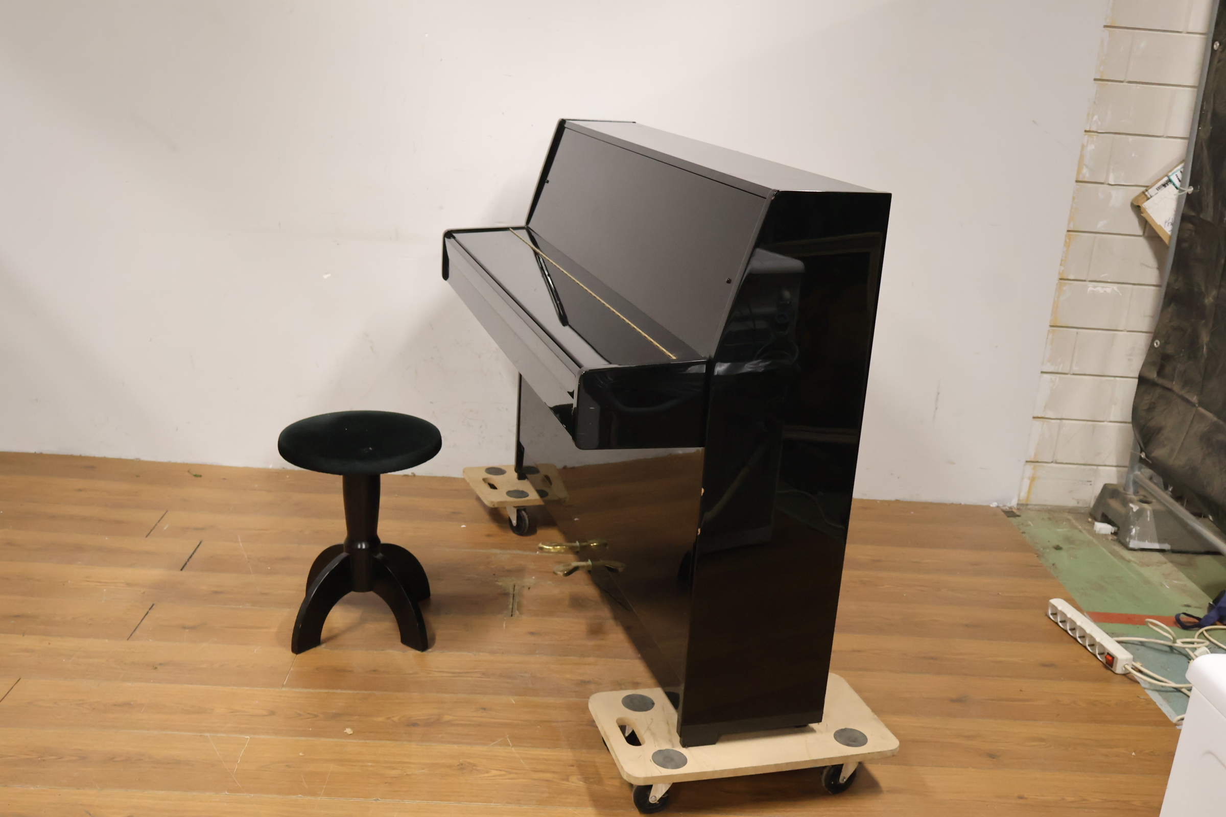 Zwarte piano met kruk – foto 10 – kavel bij GSD Auctions, Zoeterwoude