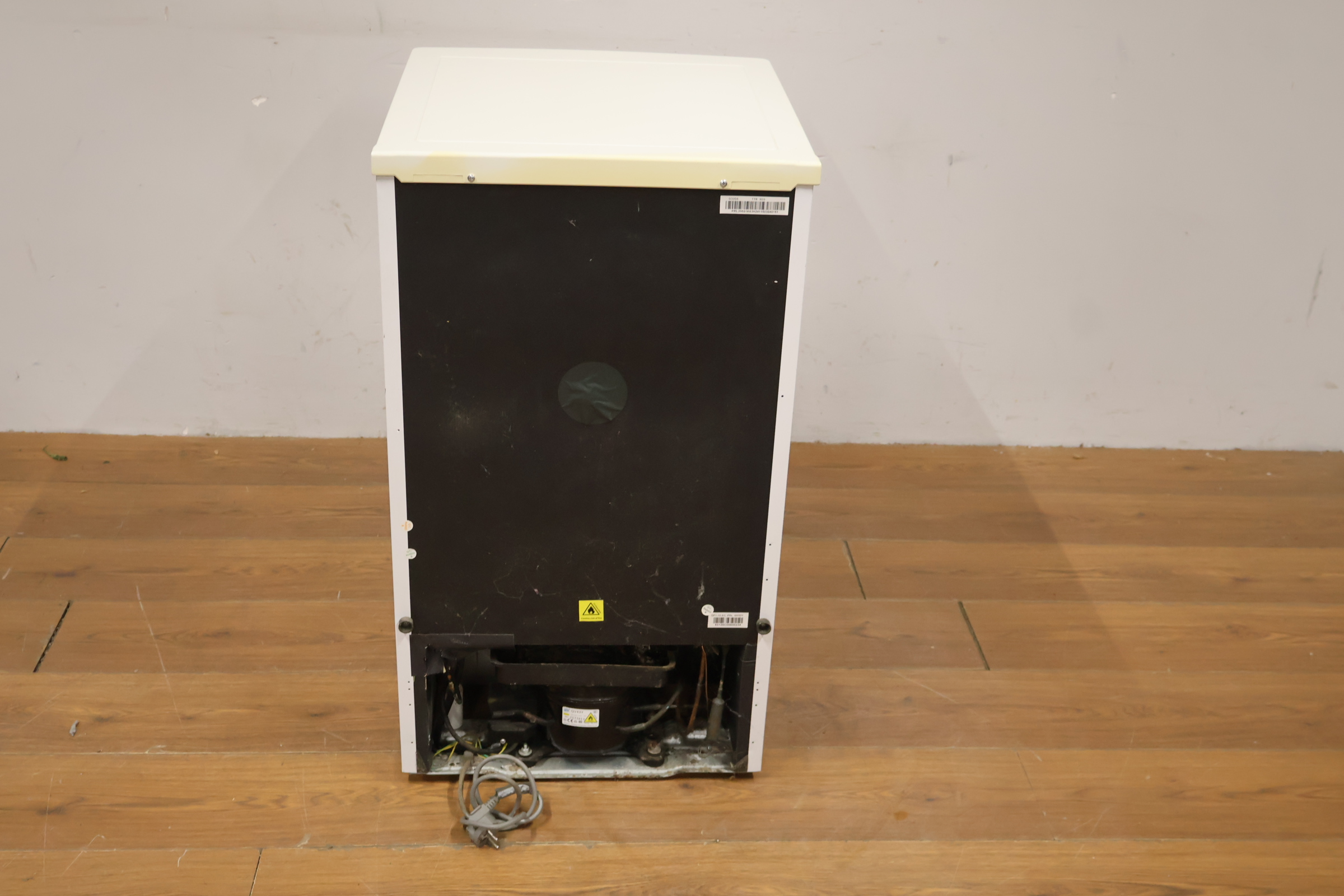 Proline kleine koelkast – foto 6 – kavel bij GSD Auctions, Zoeterwoude
