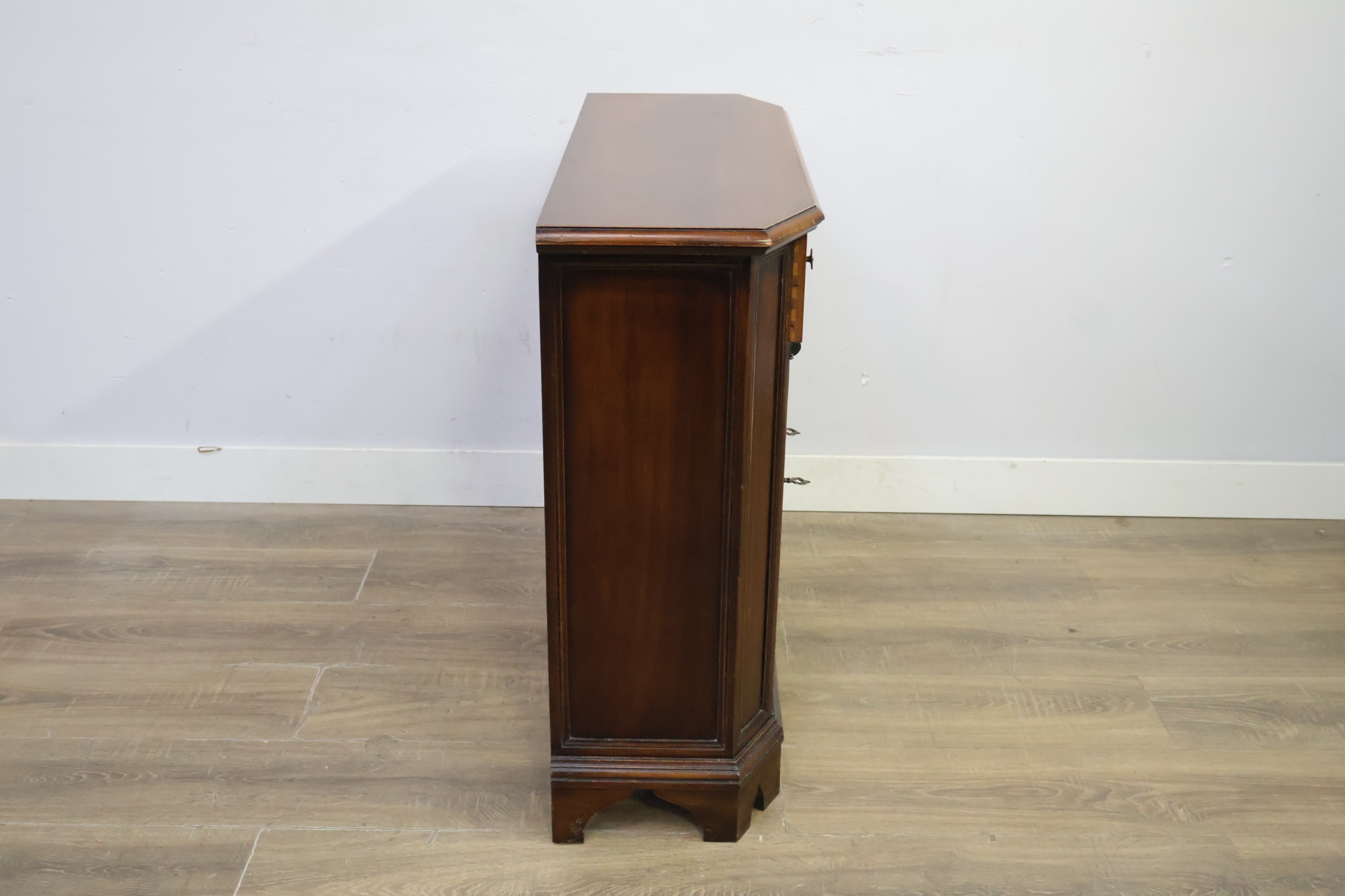 Antiek houten dressoir met lade en deuren – foto 3 – kavel bij GSD Auctions, Zoeterwoude