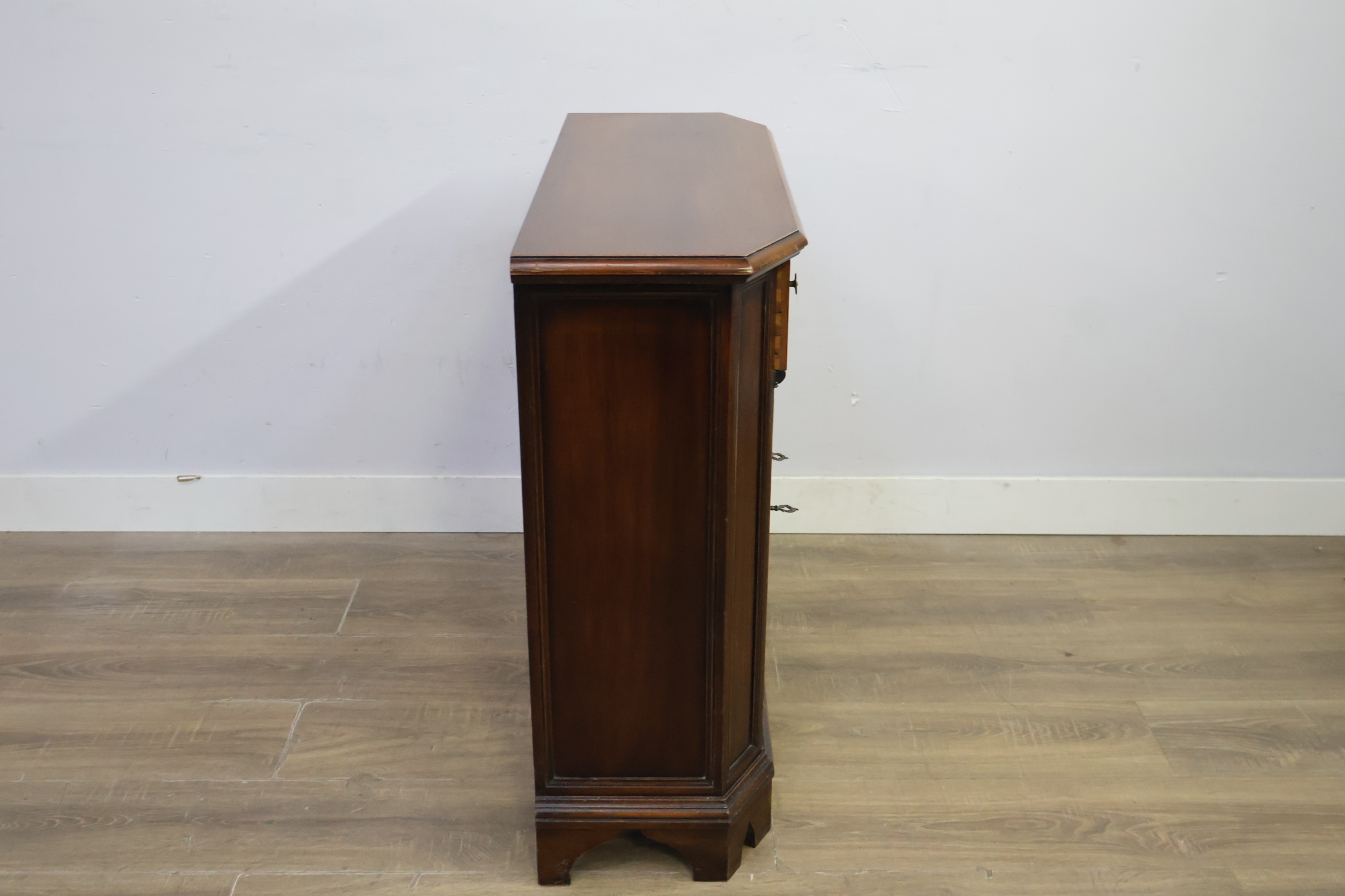 Antiek houten dressoir met lade en deuren – foto 4 – kavel bij GSD Auctions, Zoeterwoude