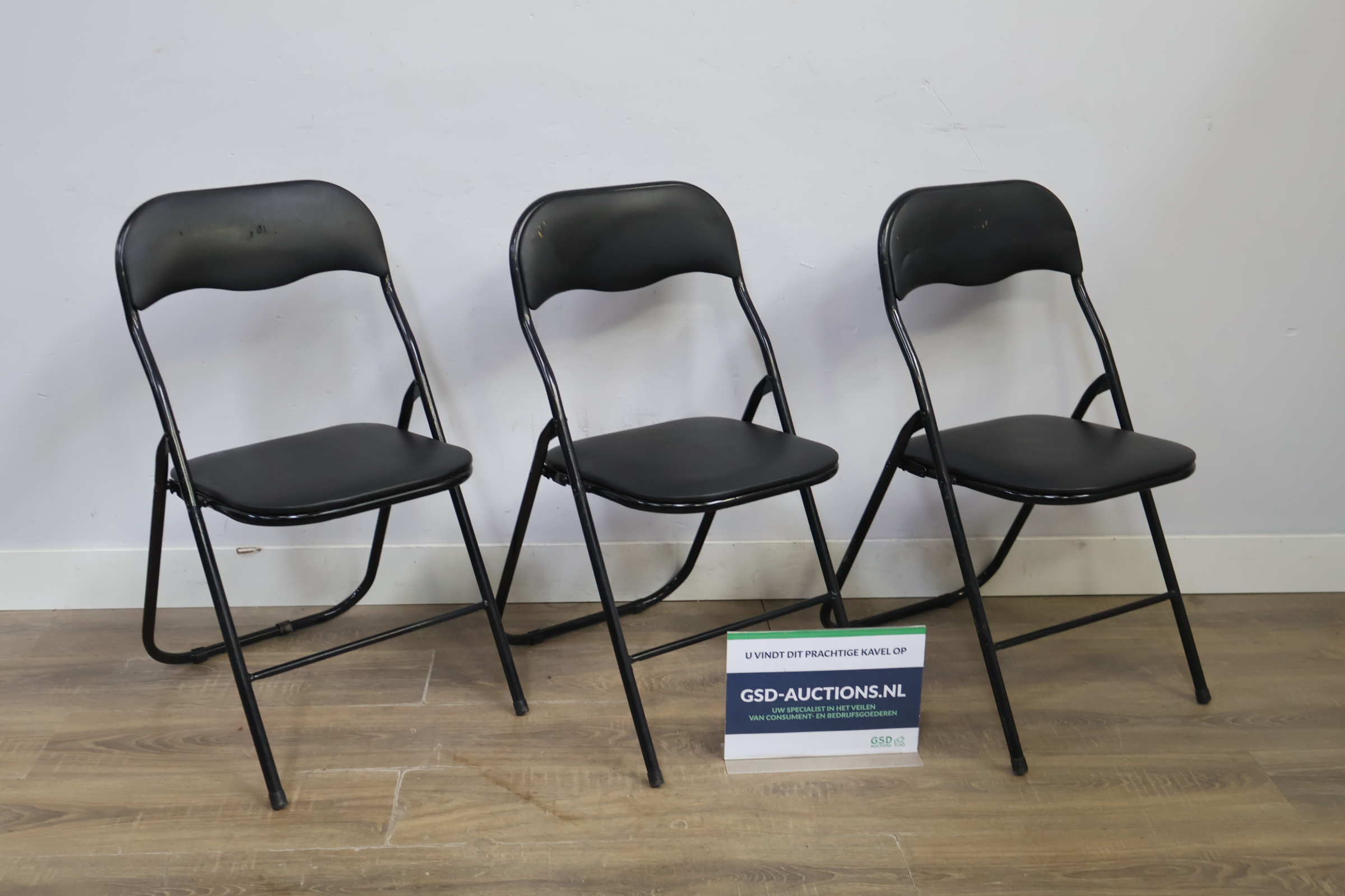 Set van 3 zwarte metalen klapstoelen – kavel bij GSD Auctions, Zoeterwoude