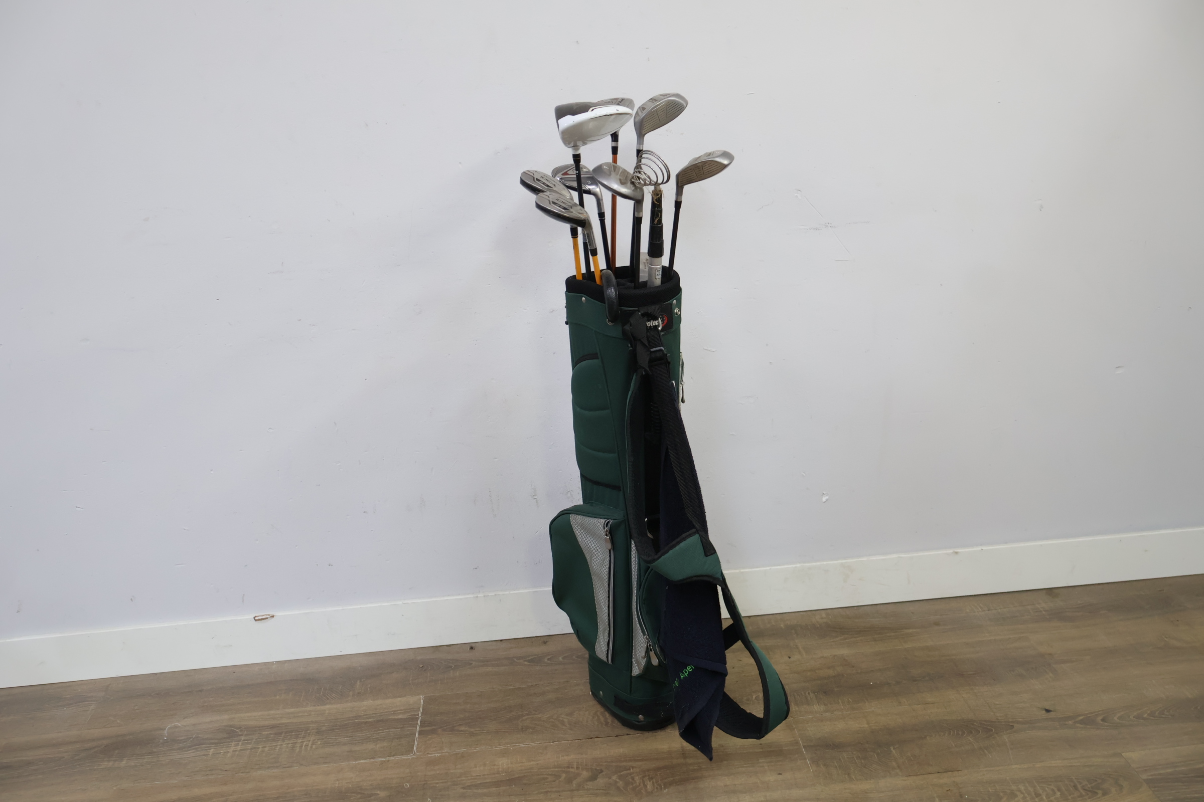 Golfset met tas – foto 3 – kavel bij GSD Auctions, Zoeterwoude