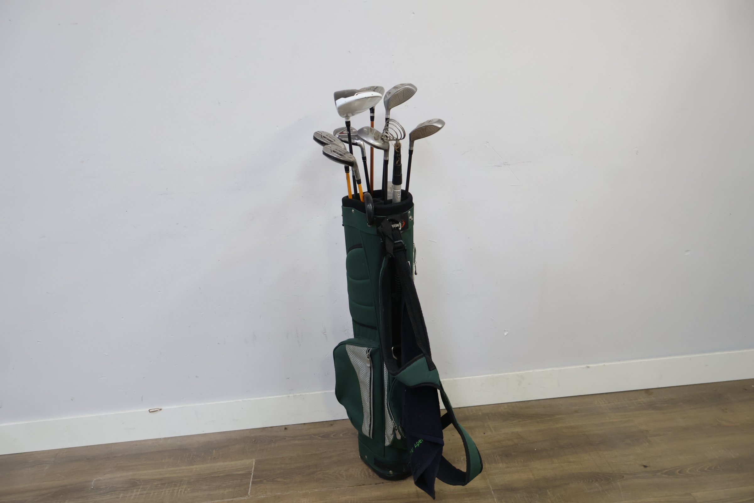 Golfset met tas – foto 4 – kavel bij GSD Auctions, Zoeterwoude