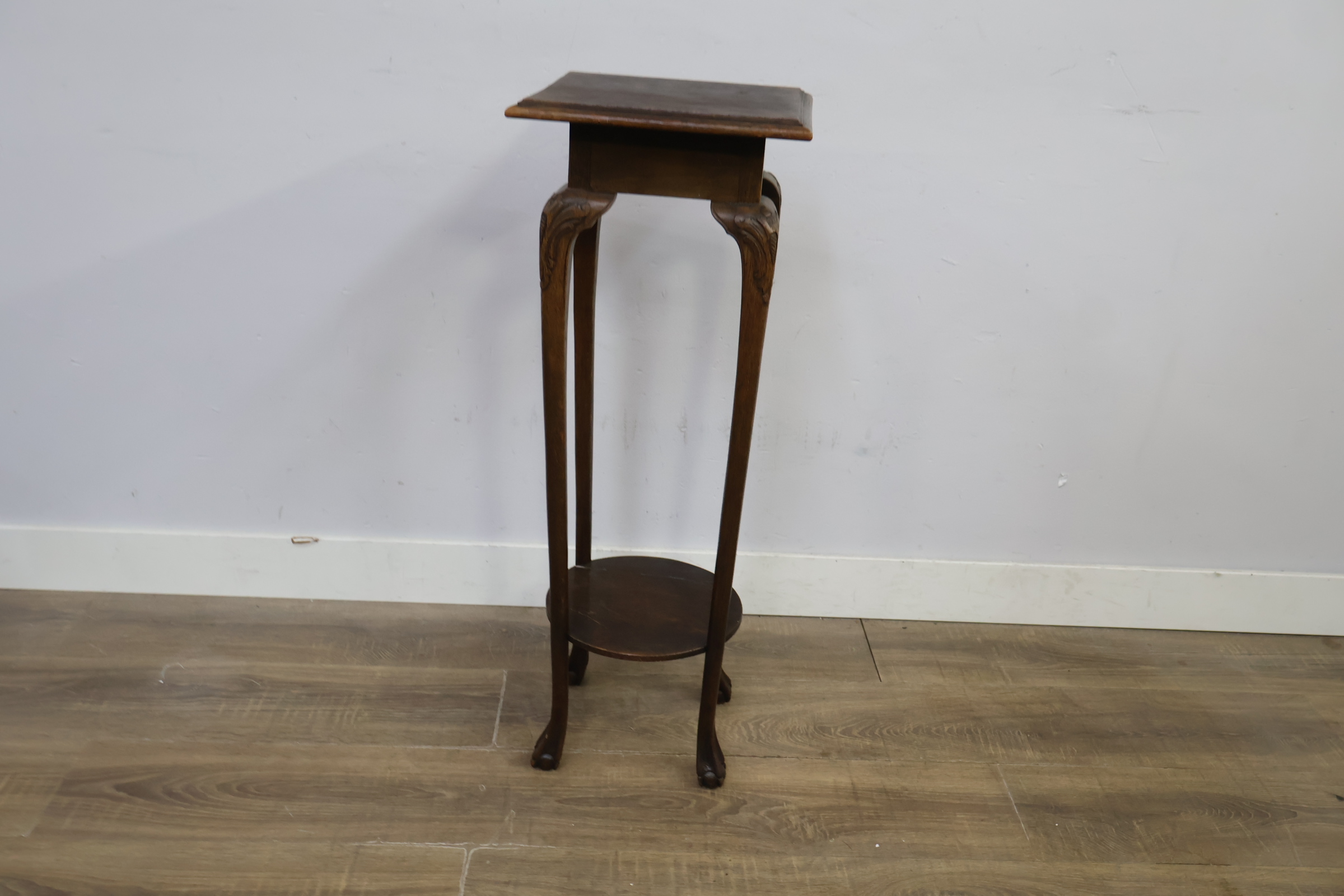 Houten plantentafel met sierlijke poten – foto 7 – kavel bij GSD Auctions, Zoeterwoude