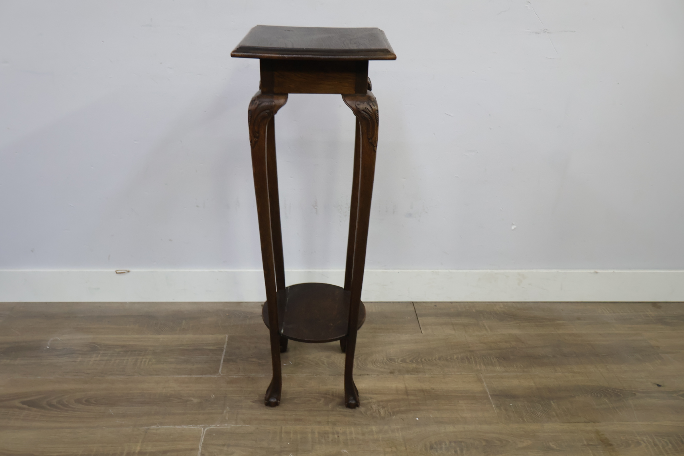 Houten plantentafel met sierlijke poten – foto 9 – kavel bij GSD Auctions, Zoeterwoude
