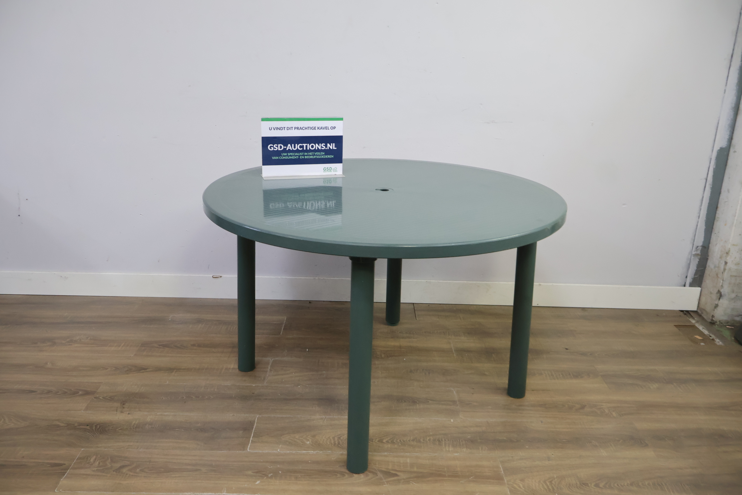 Groene ronde tuintafel kunststof – foto 2 – kavel bij GSD Auctions, Zoeterwoude