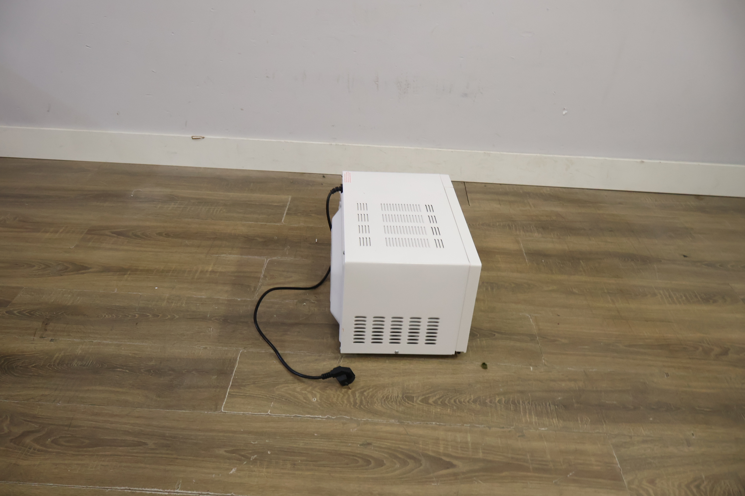 Exquisit magnetron model DK20HEW – foto 3 – kavel bij GSD Auctions, Zoeterwoude