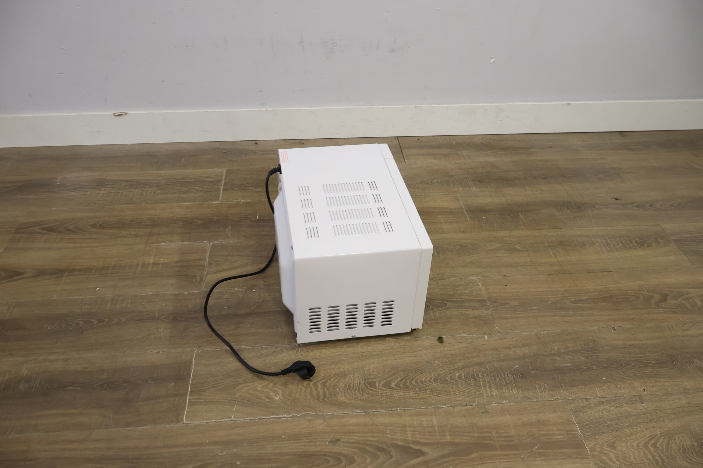 Exquisit magnetron model DK20HEW – foto 4 – kavel bij GSD Auctions, Zoeterwoude