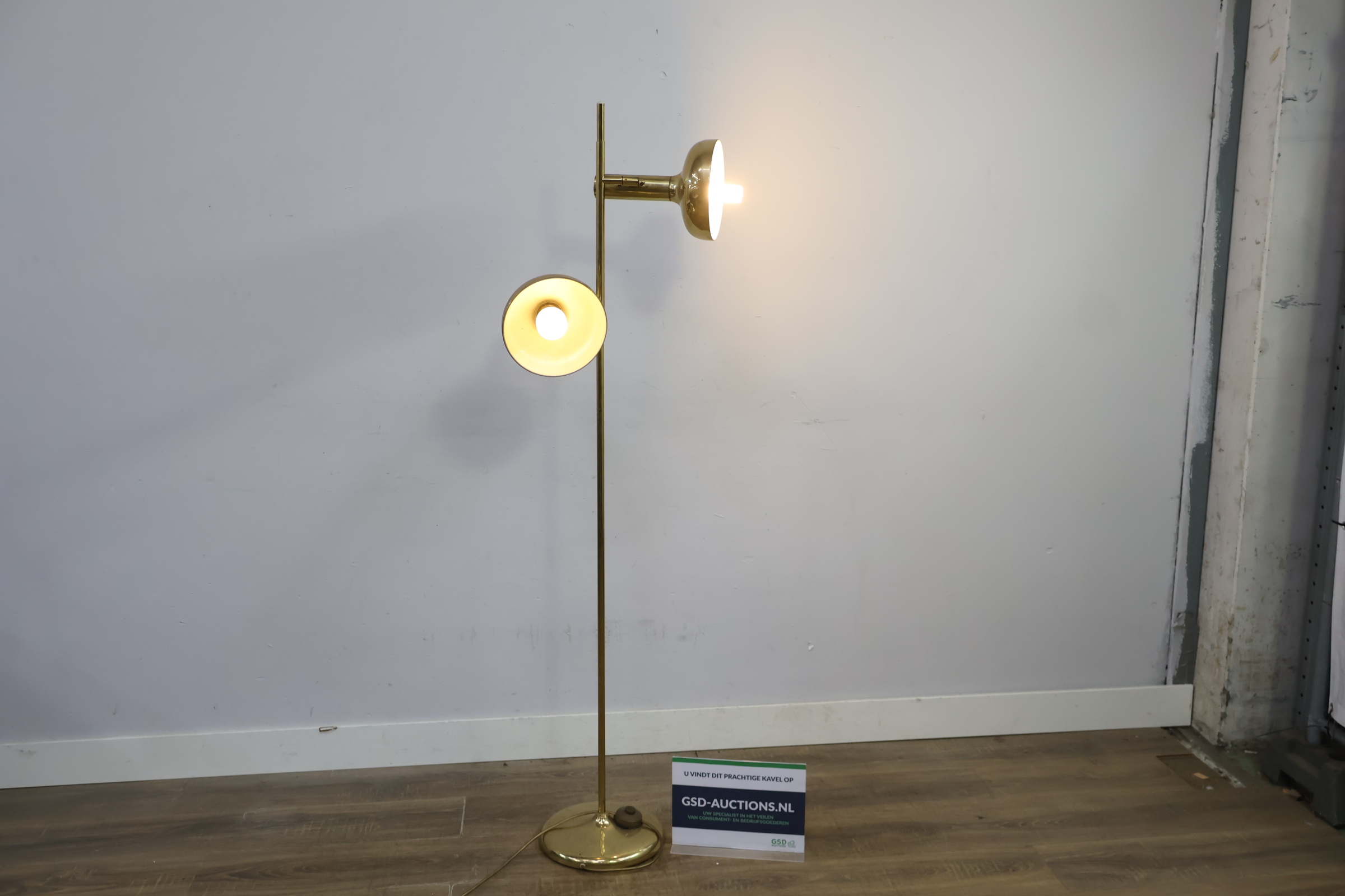Vintage staande lamp met twee kapjes – foto 2 – kavel bij GSD Auctions, Zoeterwoude
