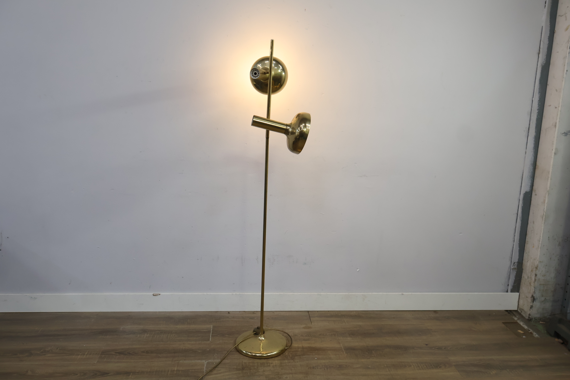 Vintage staande lamp met twee kapjes – foto 3 – kavel bij GSD Auctions, Zoeterwoude