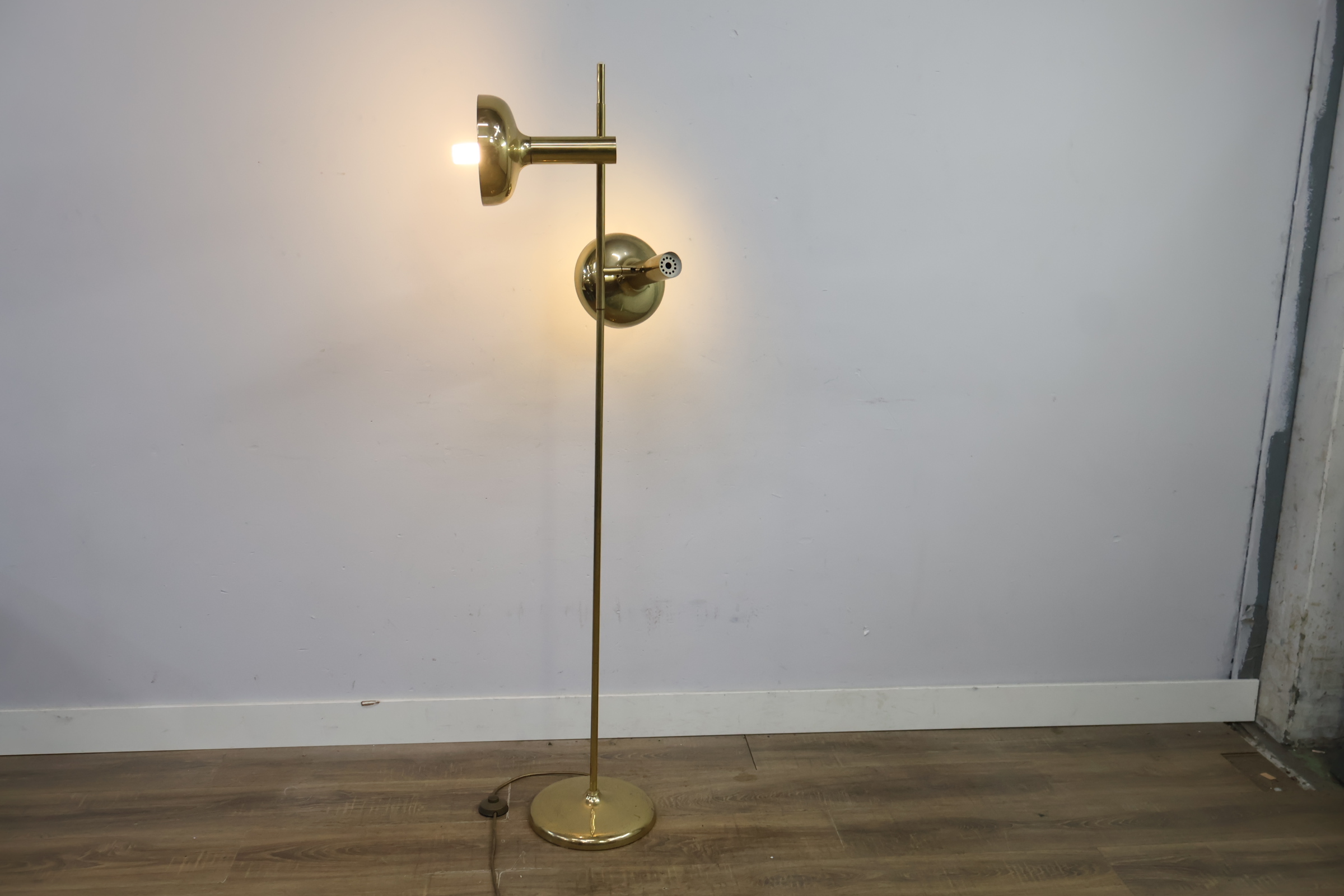 Vintage staande lamp met twee kapjes – foto 5 – kavel bij GSD Auctions, Zoeterwoude