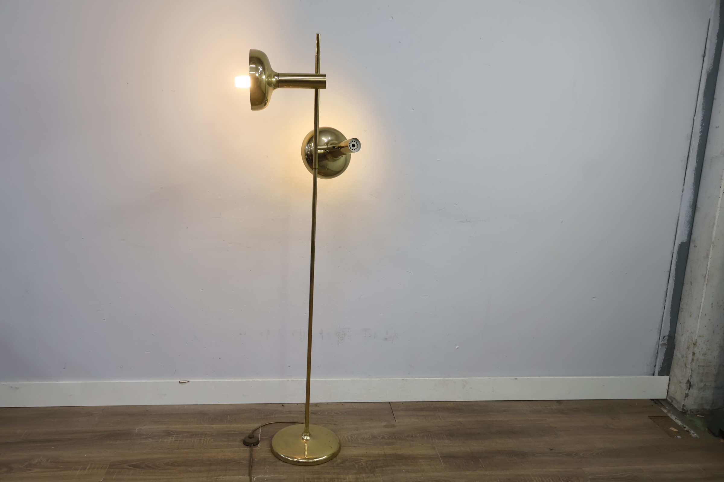 Vintage staande lamp met twee kapjes – foto 6 – kavel bij GSD Auctions, Zoeterwoude