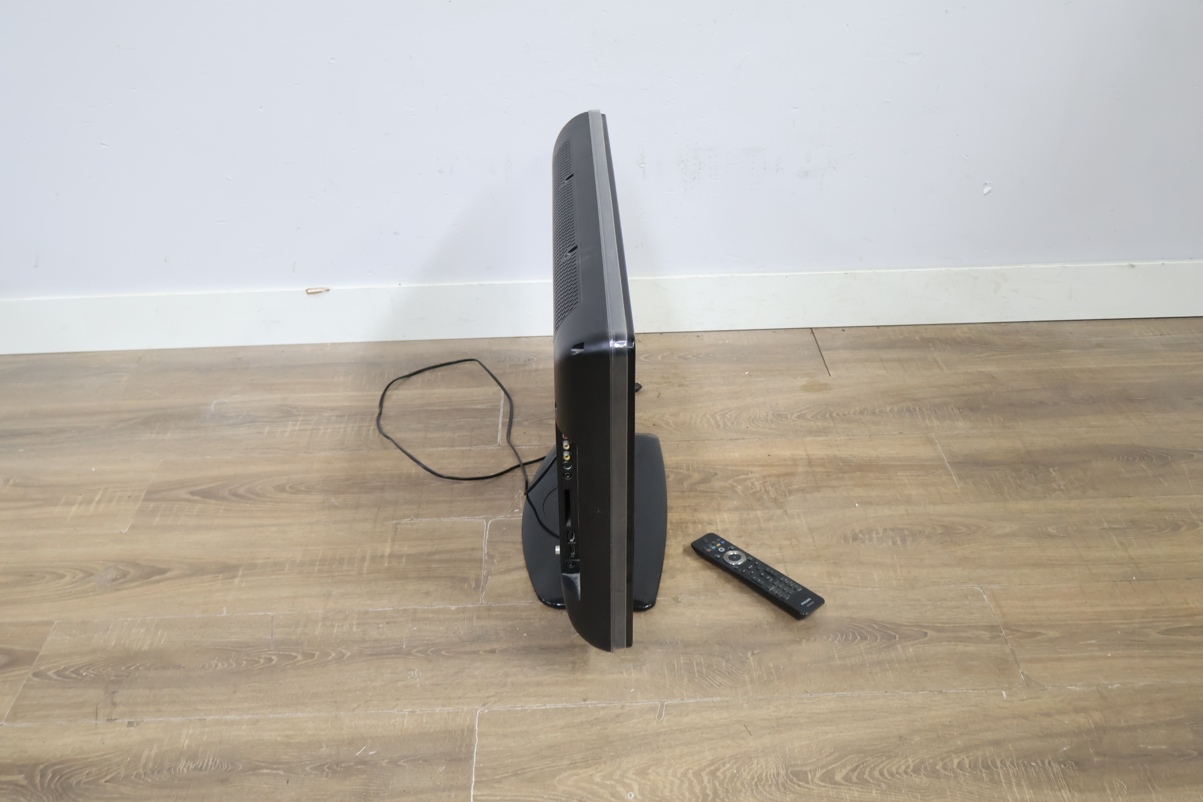 Philips televisie met afstandsbediening – foto 4 – kavel bij GSD Auctions, Zoeterwoude