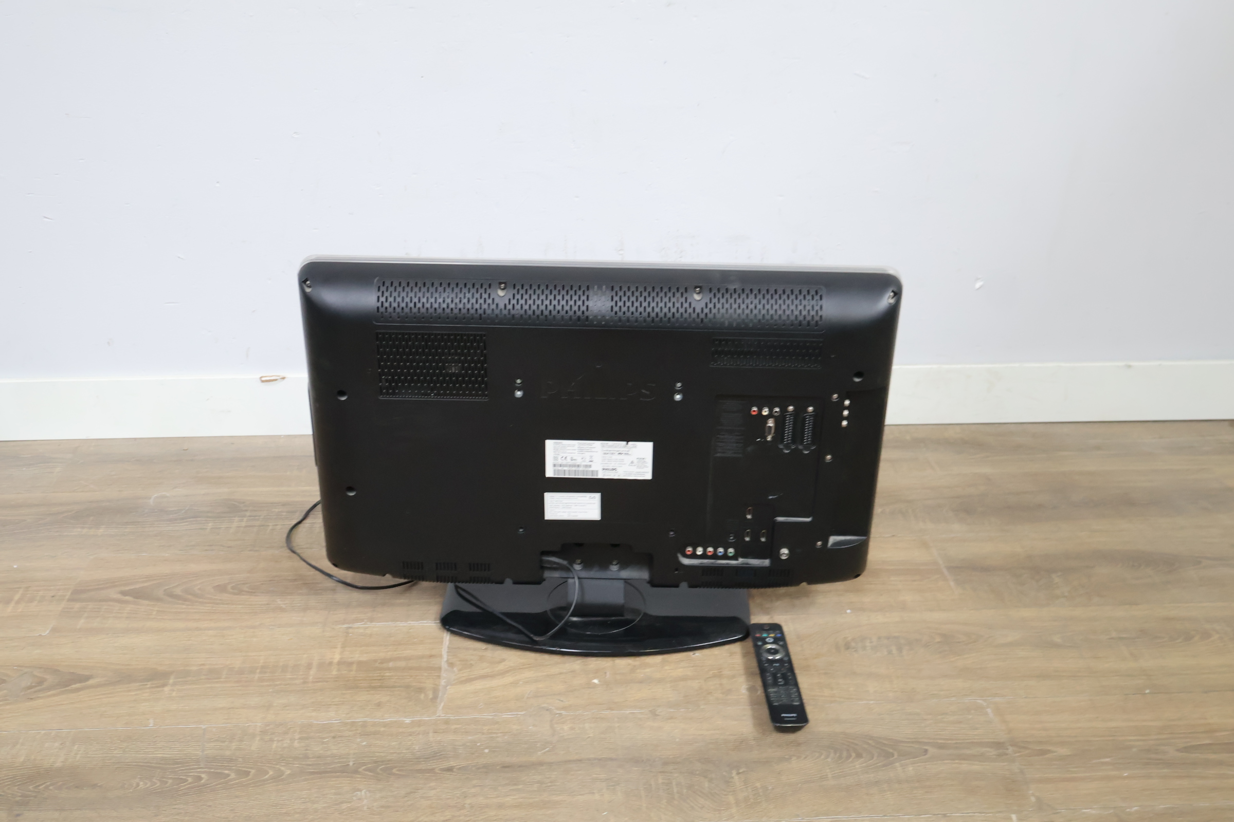Philips televisie met afstandsbediening – foto 5 – kavel bij GSD Auctions, Zoeterwoude