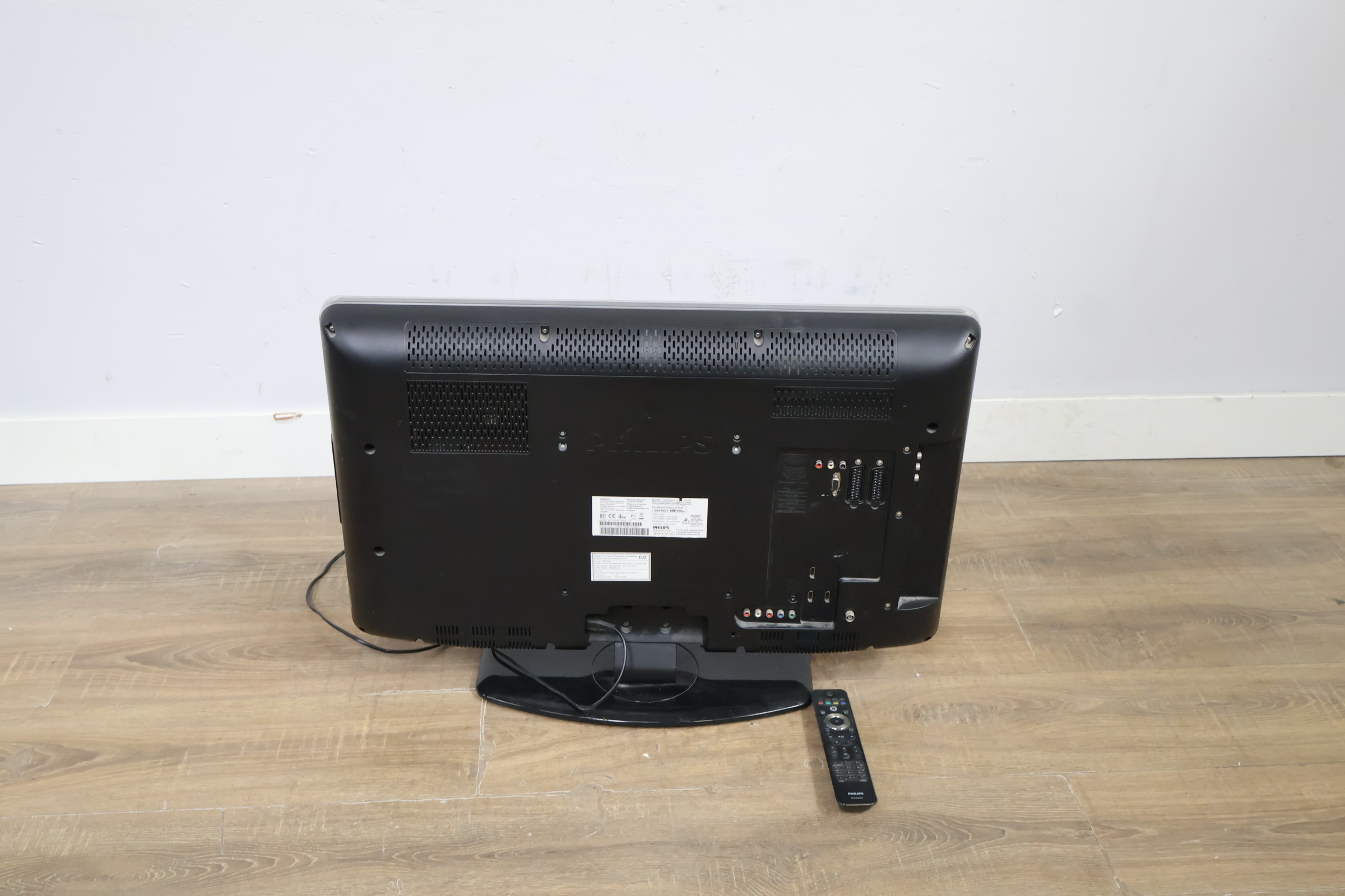 Philips televisie met afstandsbediening – foto 6 – kavel bij GSD Auctions, Zoeterwoude