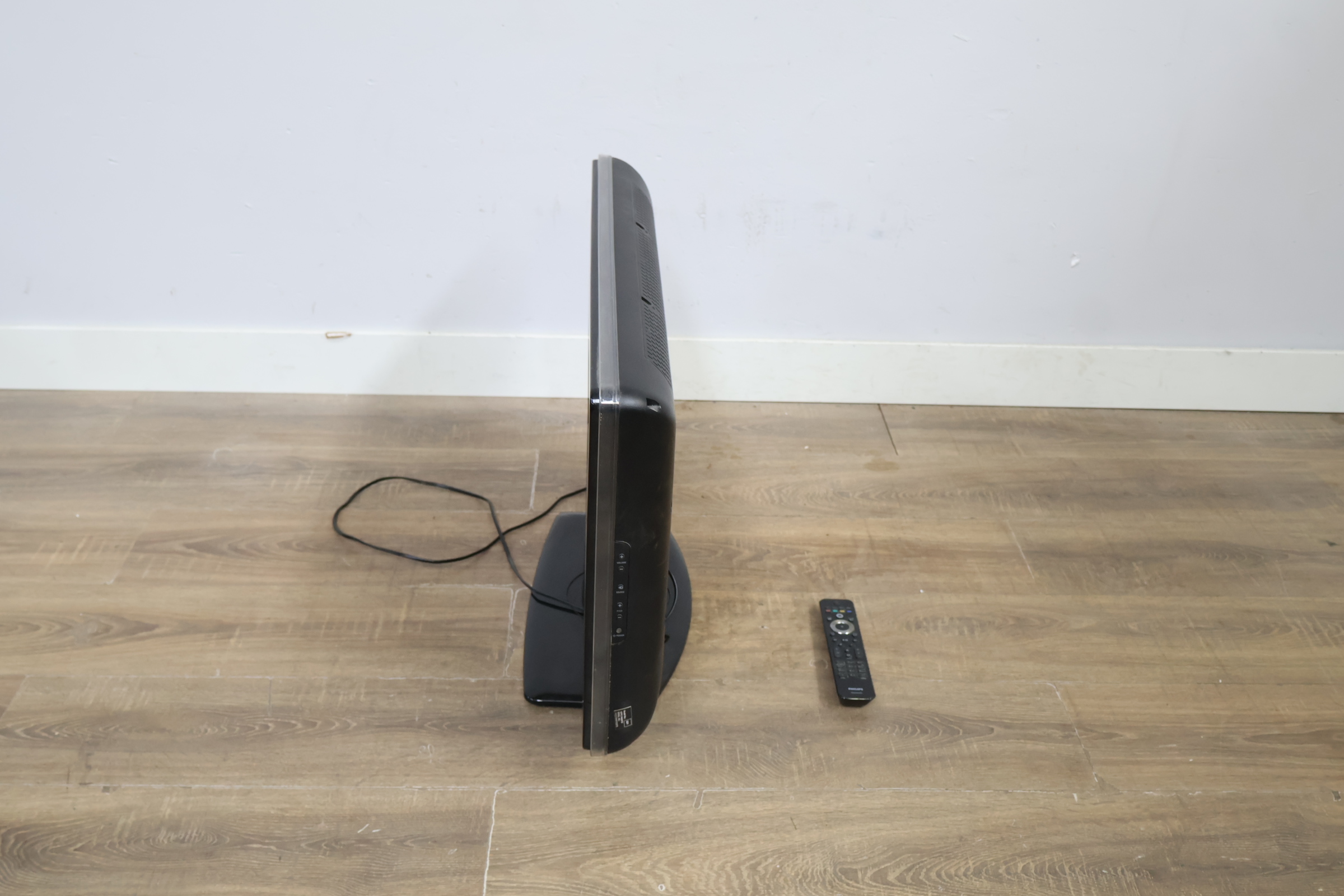 Philips televisie met afstandsbediening – foto 9 – kavel bij GSD Auctions, Zoeterwoude