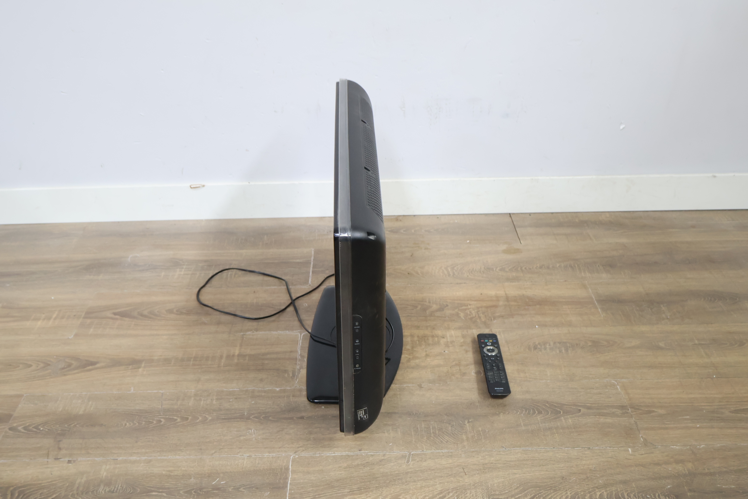 Philips televisie met afstandsbediening – foto 10 – kavel bij GSD Auctions, Zoeterwoude