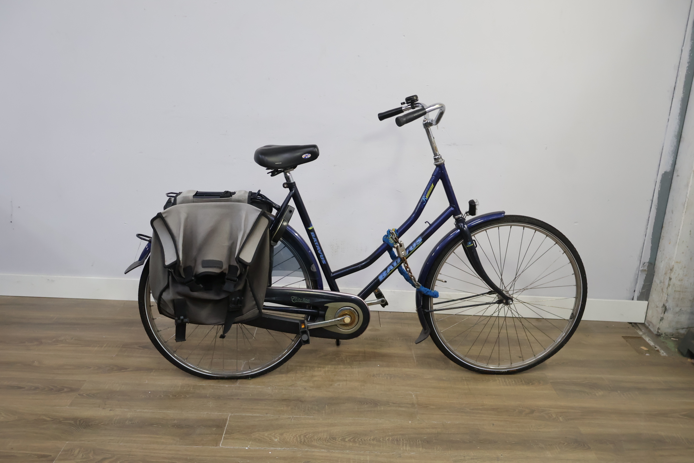 Batavus damesfiets met zijtas – foto 3 – kavel bij GSD Auctions, Zoeterwoude