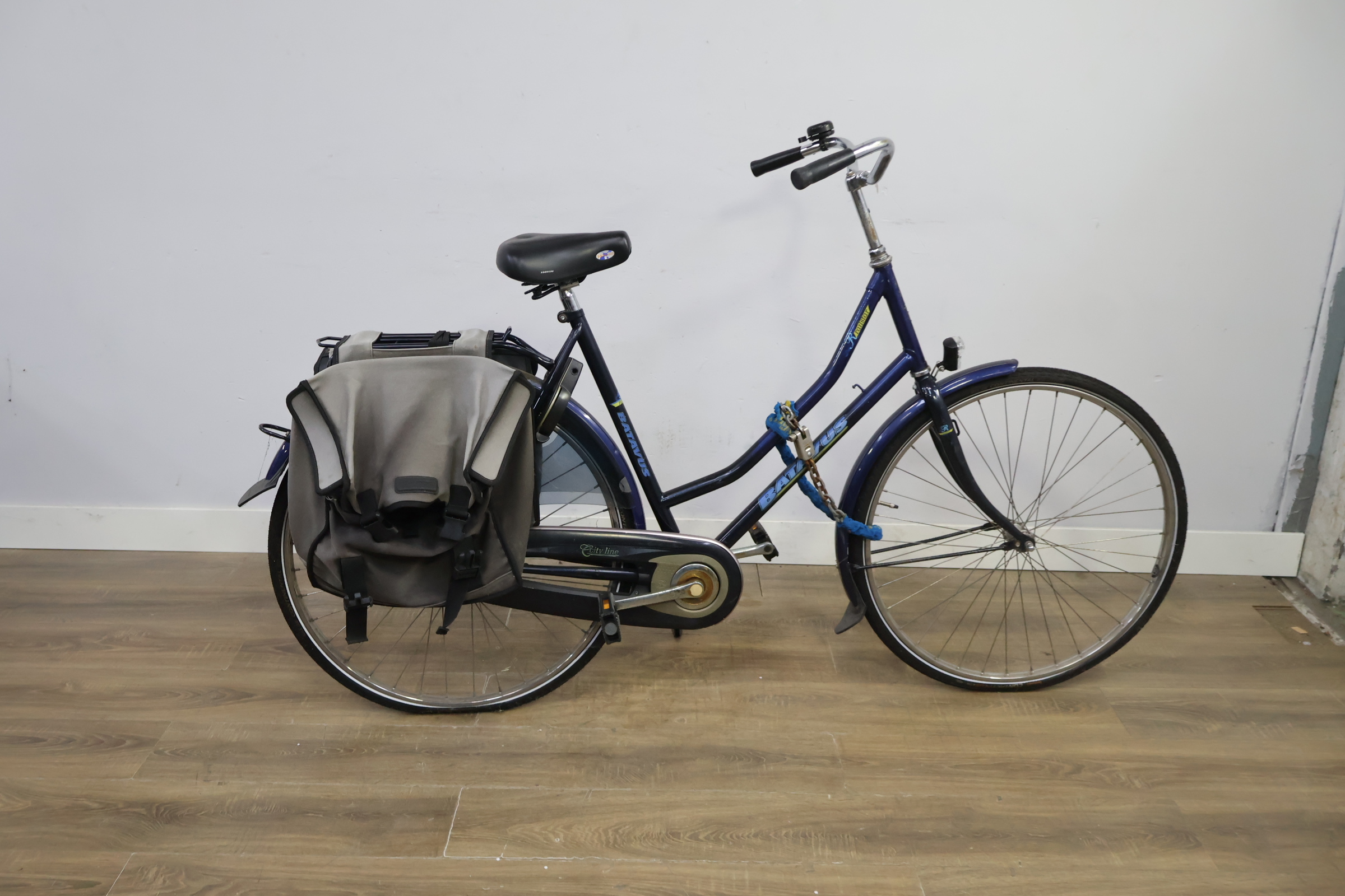 Batavus damesfiets met zijtas – foto 4 – kavel bij GSD Auctions, Zoeterwoude