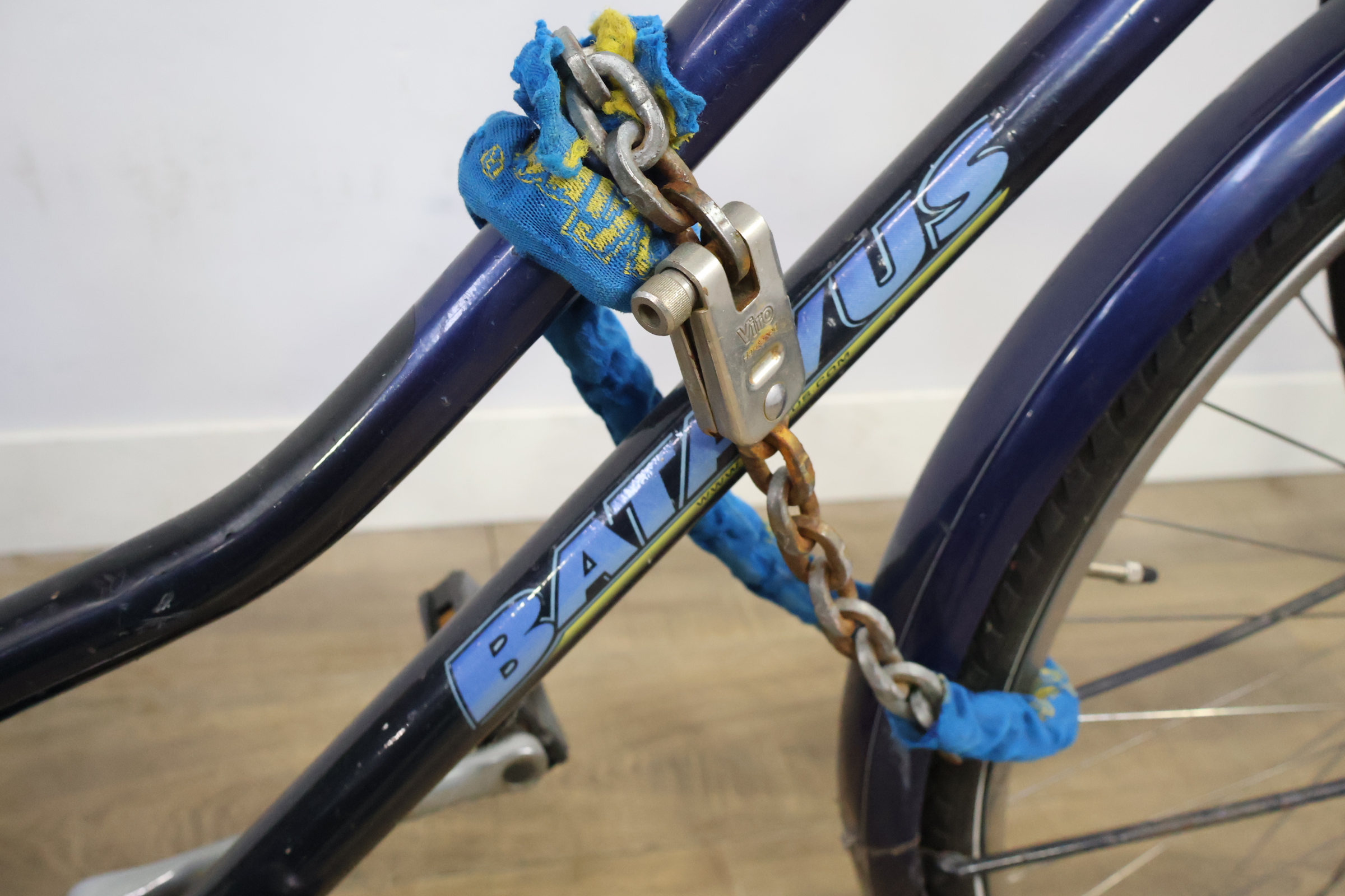 Batavus damesfiets met zijtas – foto 9 – kavel bij GSD Auctions, Zoeterwoude