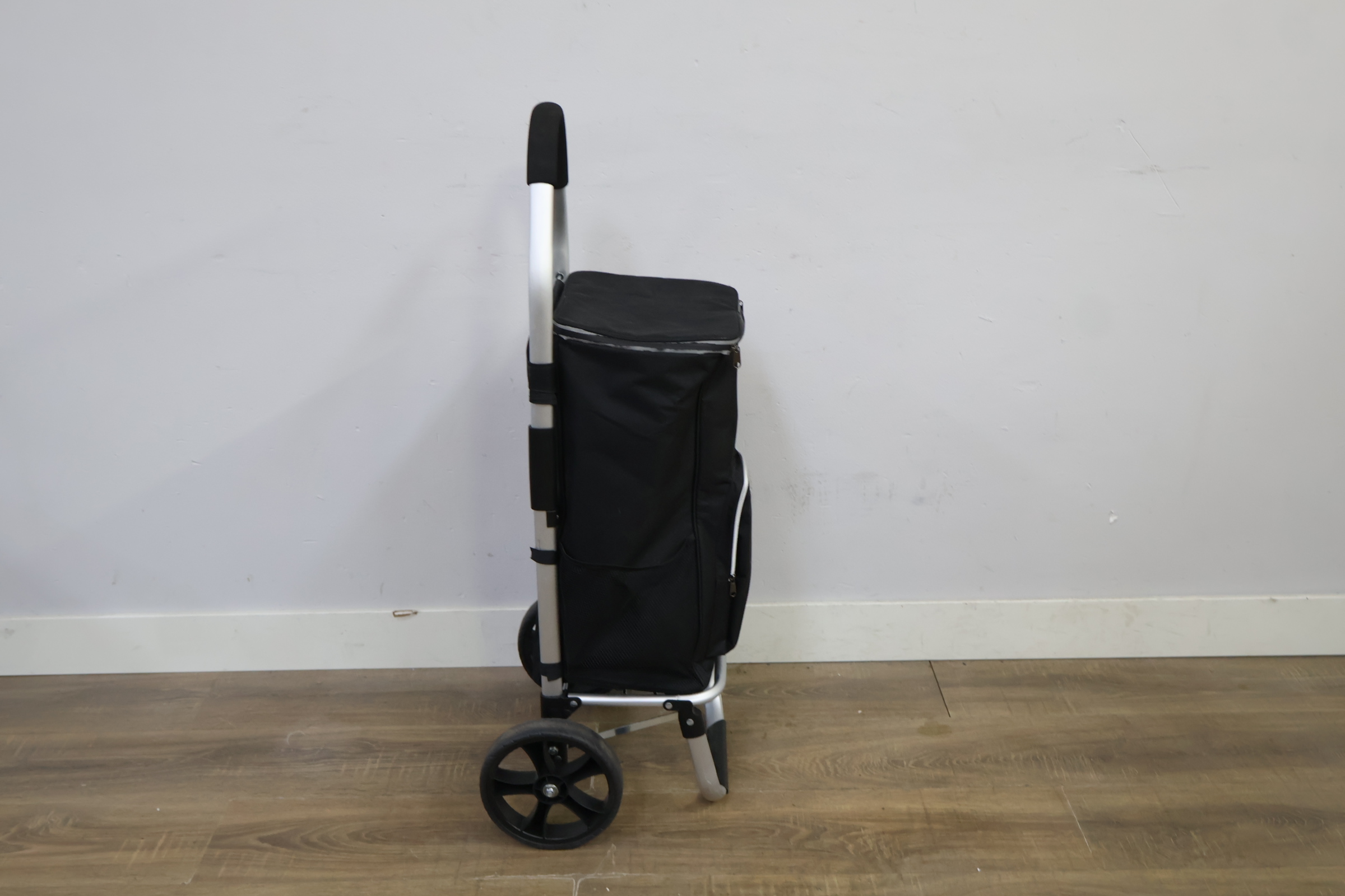 Opvouwbare boodschappentrolley met zwarte tas – foto 3 – kavel bij GSD Auctions, Zoeterwoude