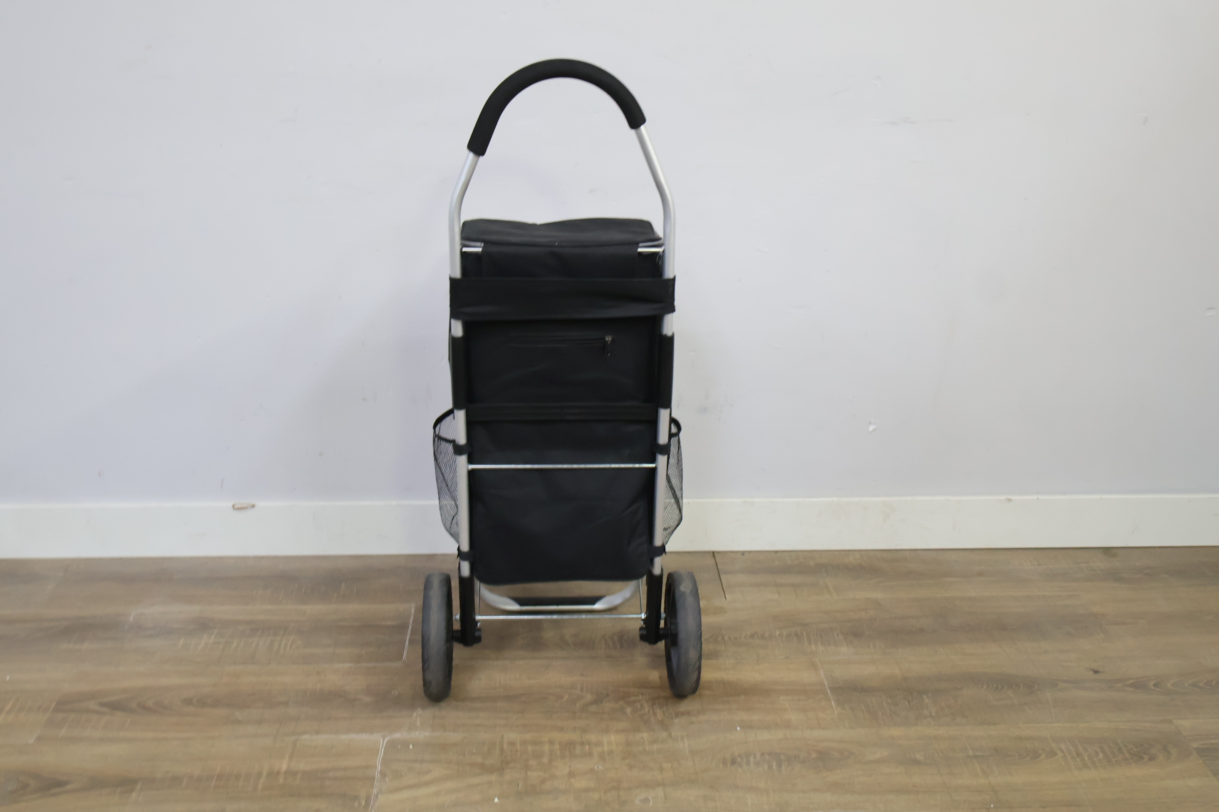 Opvouwbare boodschappentrolley met zwarte tas – foto 5 – kavel bij GSD Auctions, Zoeterwoude