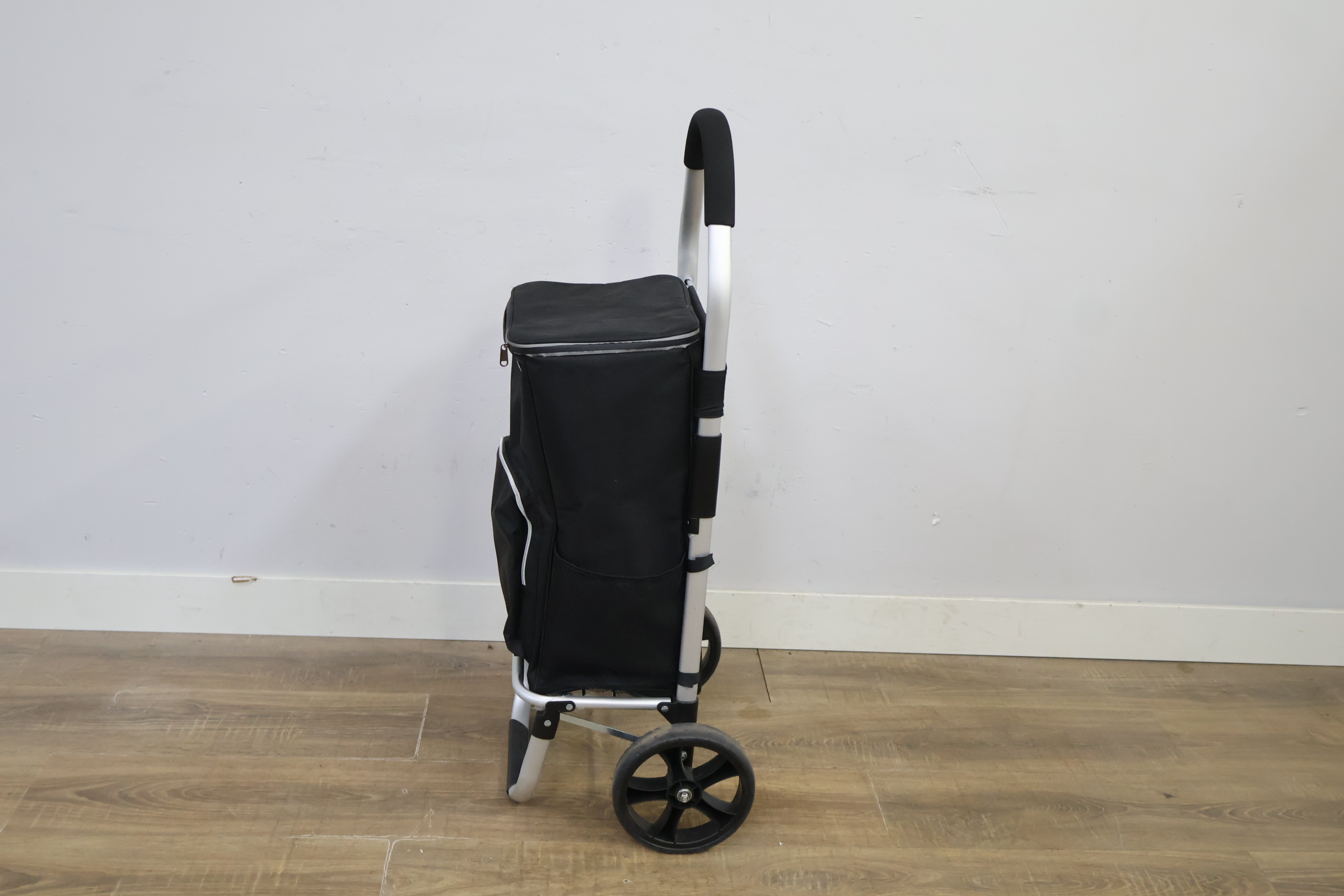 Opvouwbare boodschappentrolley met zwarte tas – foto 7 – kavel bij GSD Auctions, Zoeterwoude