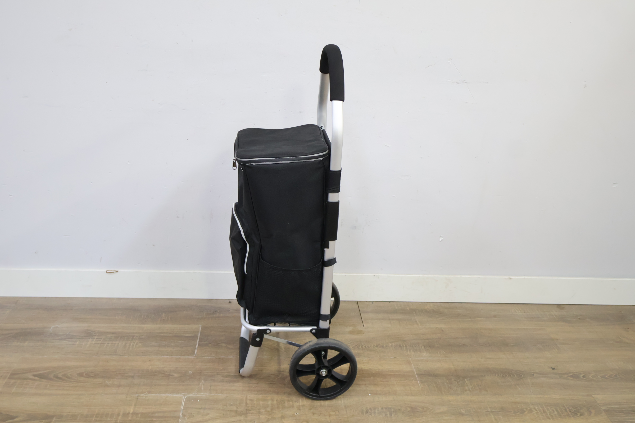 Opvouwbare boodschappentrolley met zwarte tas – foto 8 – kavel bij GSD Auctions, Zoeterwoude