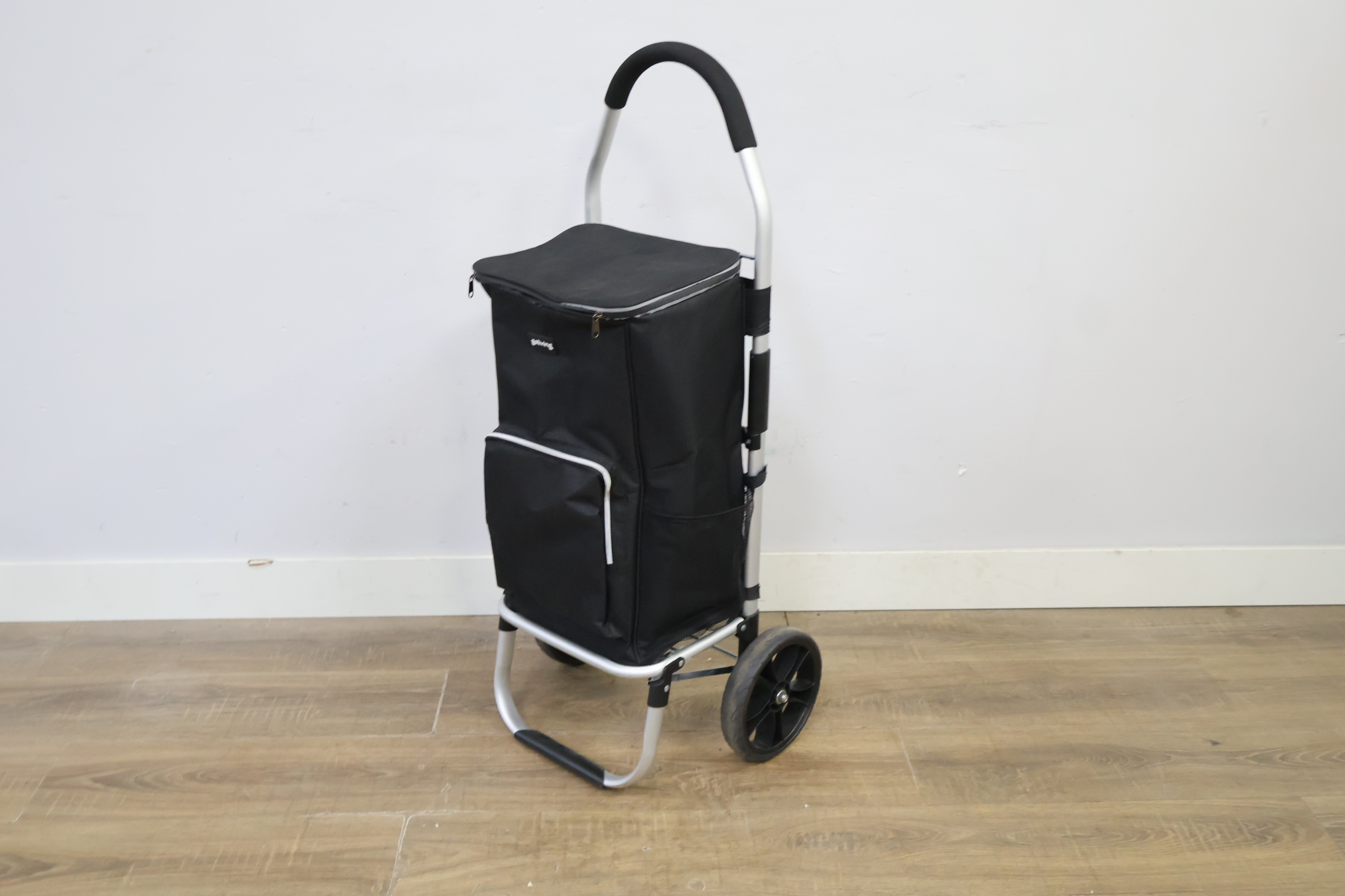 Opvouwbare boodschappentrolley met zwarte tas – foto 9 – kavel bij GSD Auctions, Zoeterwoude