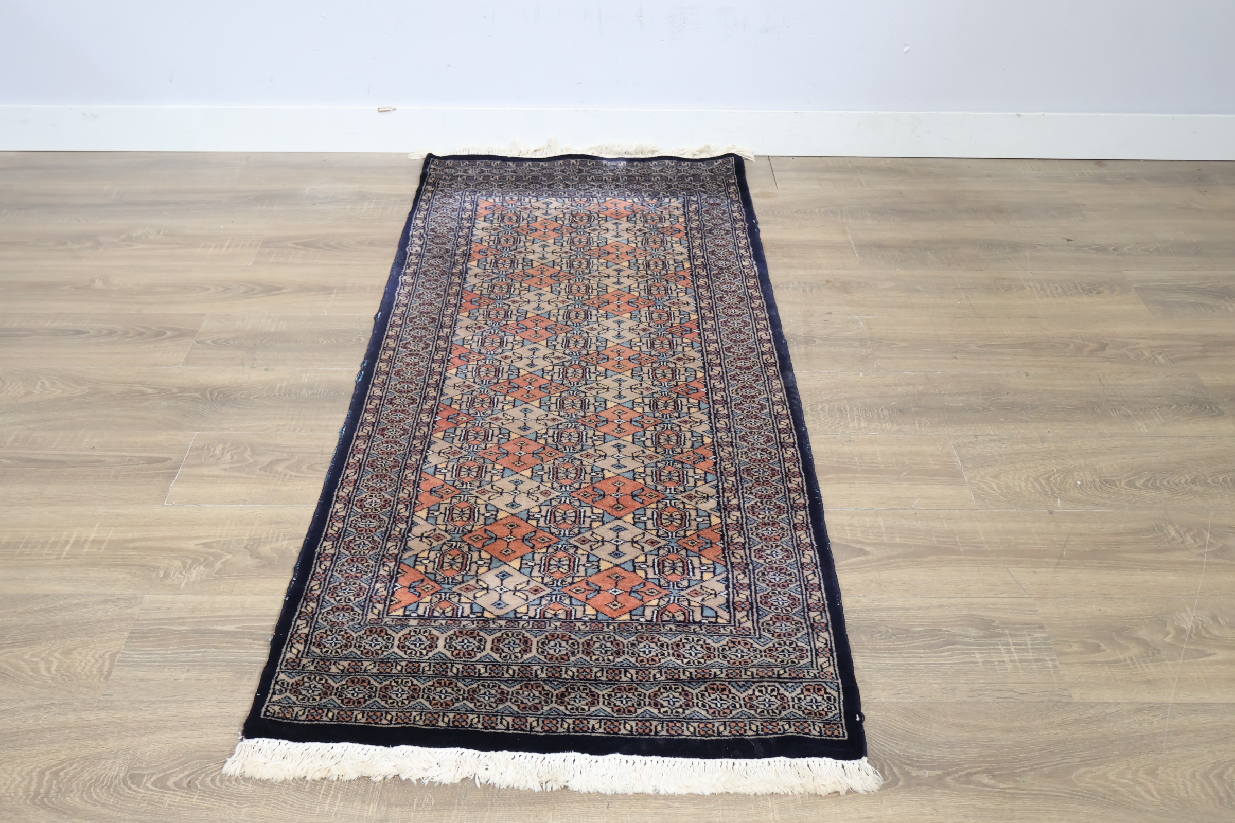 Traditioneel oosters vloerkleed met patroon – foto 2 – kavel bij GSD Auctions, Zoeterwoude