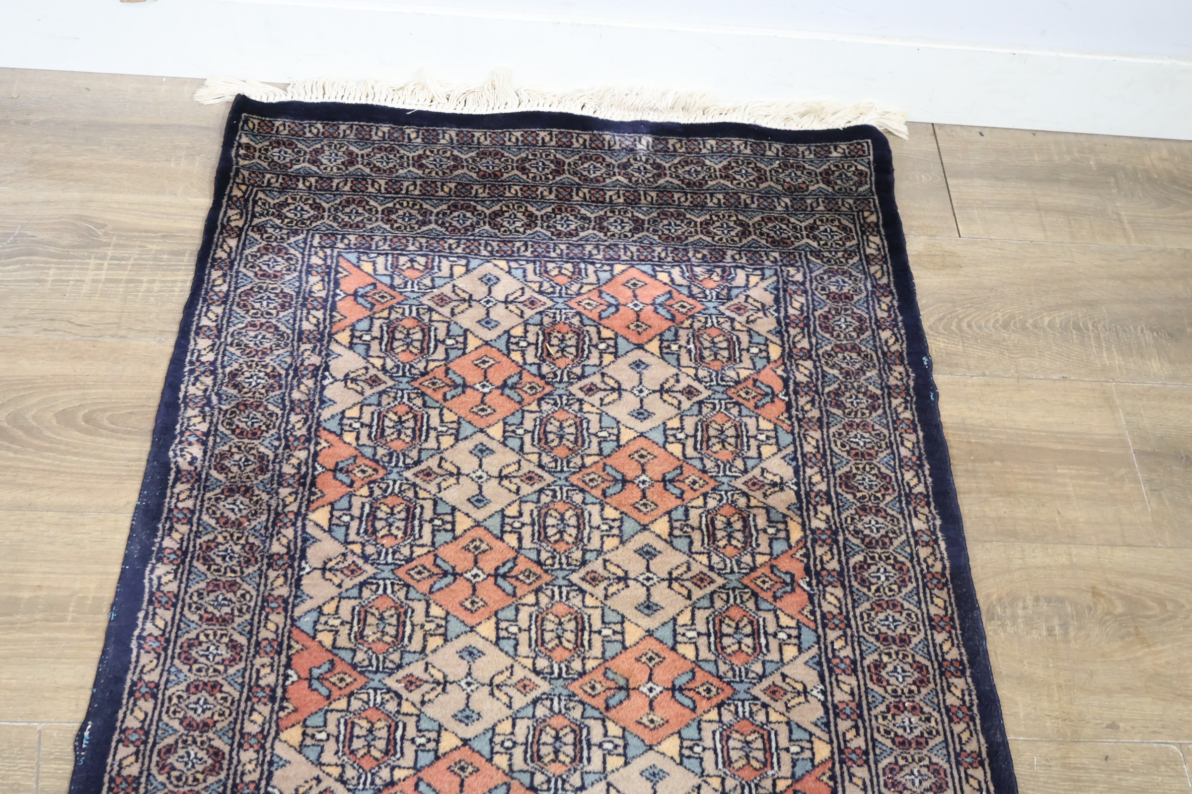 Traditioneel oosters vloerkleed met patroon – foto 5 – kavel bij GSD Auctions, Zoeterwoude