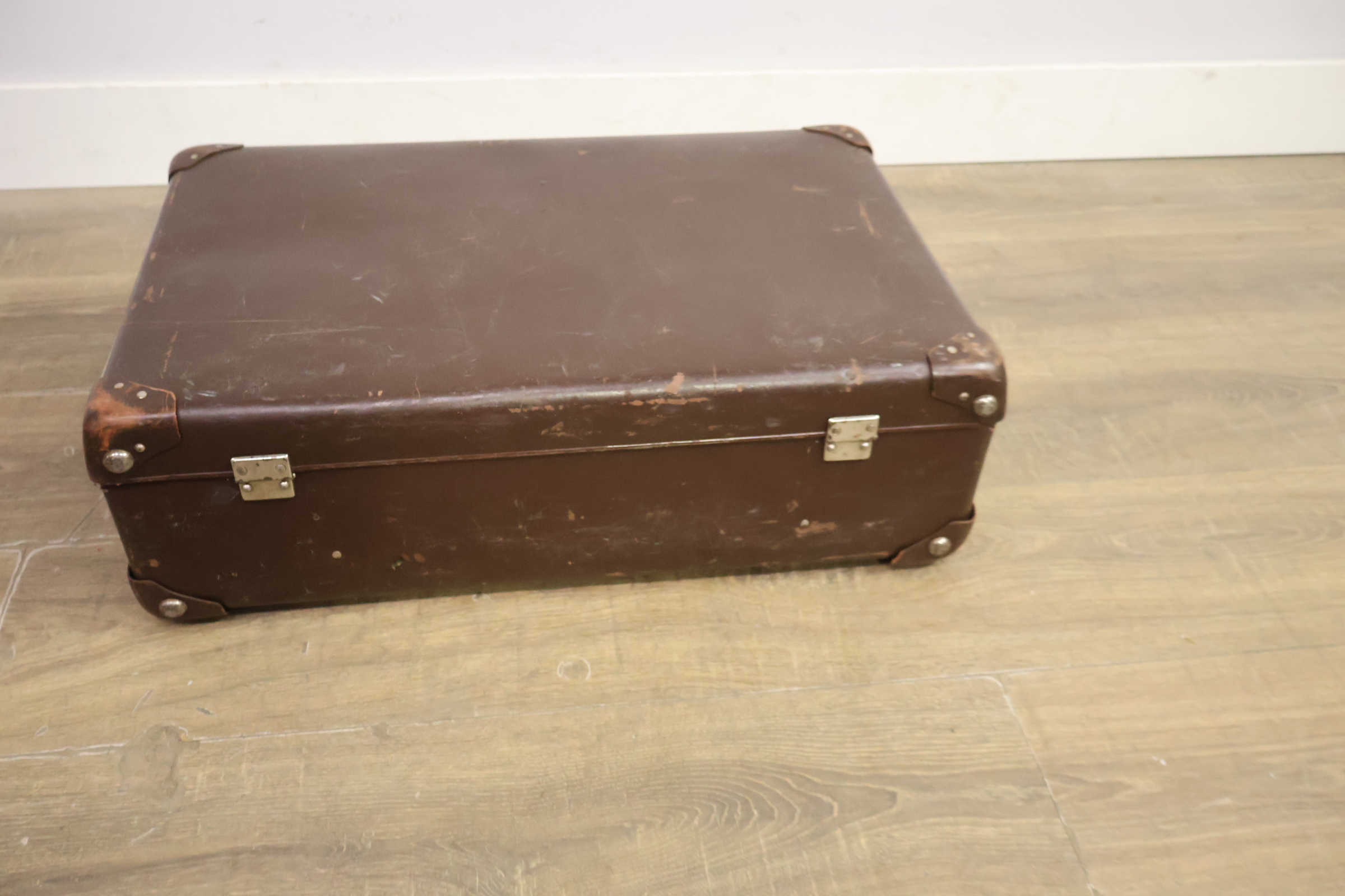 Vintage bruine leren koffer – foto 5 – kavel bij GSD Auctions, Zoeterwoude