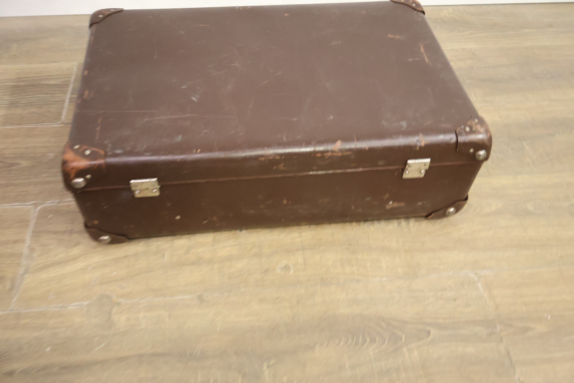 Vintage bruine leren koffer – foto 6 – kavel bij GSD Auctions, Zoeterwoude