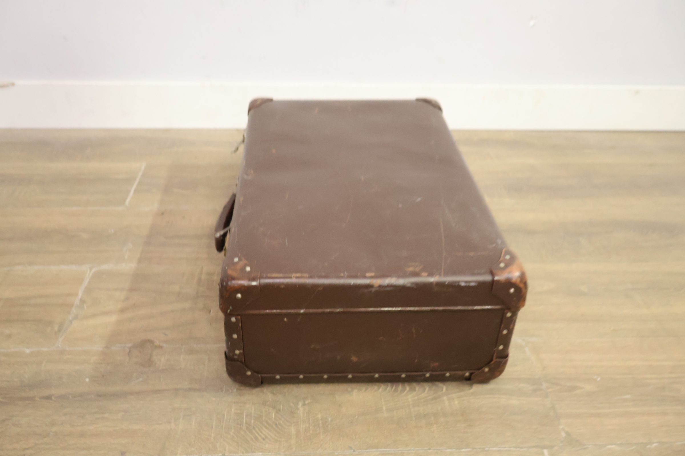 Vintage bruine leren koffer – foto 7 – kavel bij GSD Auctions, Zoeterwoude