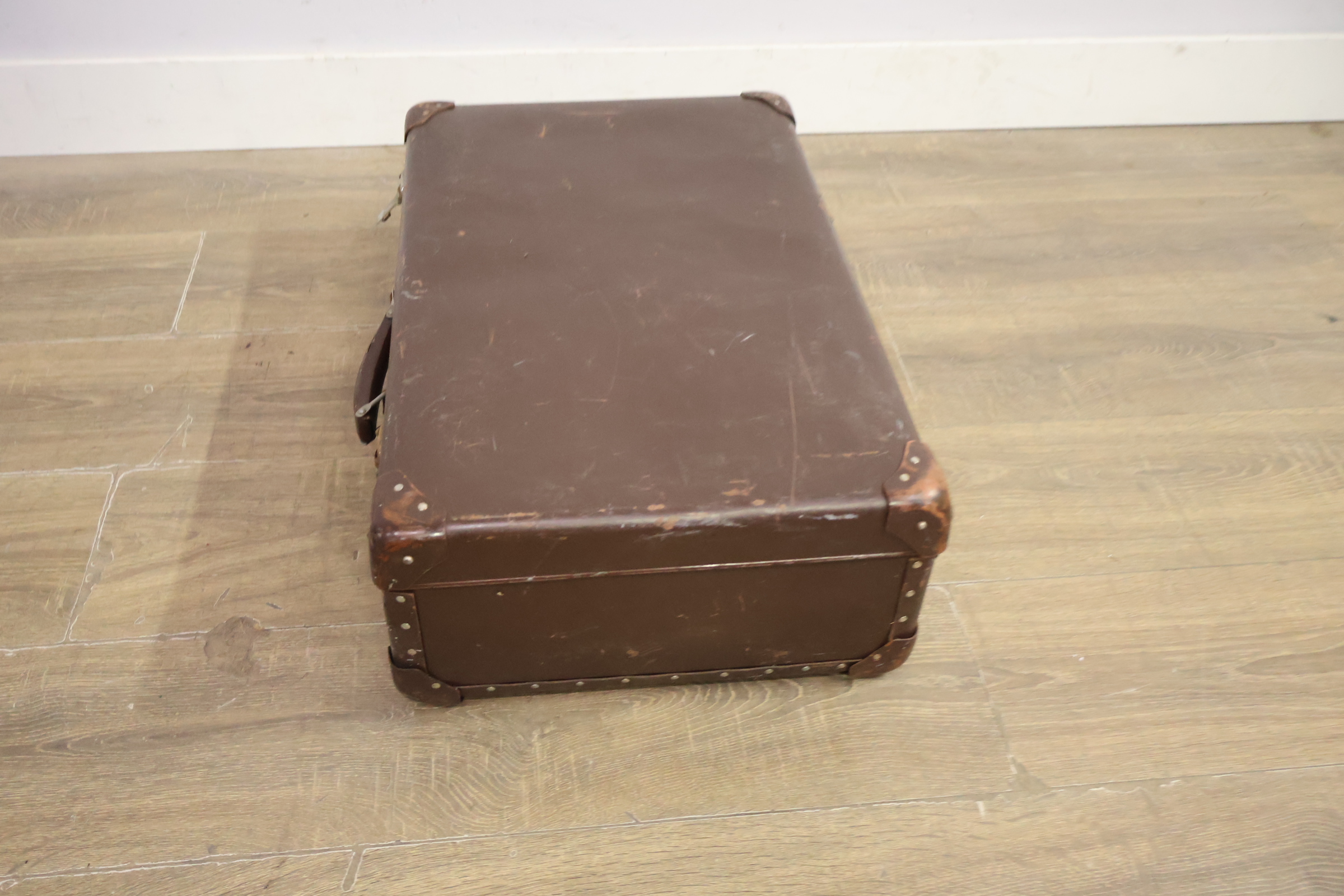 Vintage bruine leren koffer – foto 8 – kavel bij GSD Auctions, Zoeterwoude