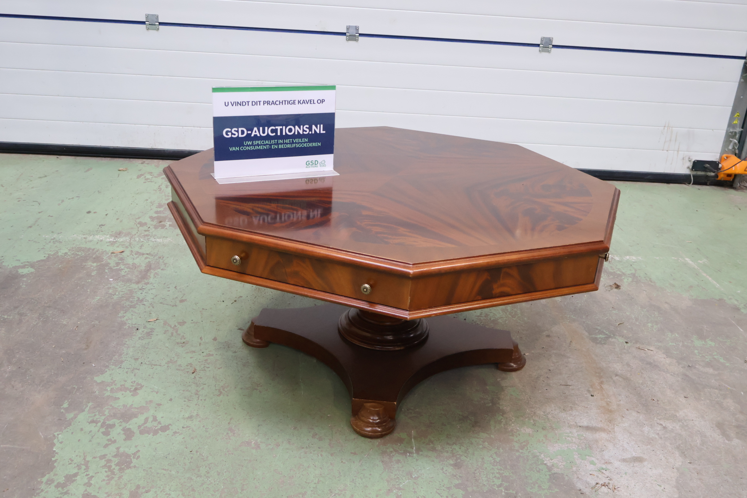 Antieke achthoekige salontafel met lade – kavel bij GSD Auctions, Zoeterwoude