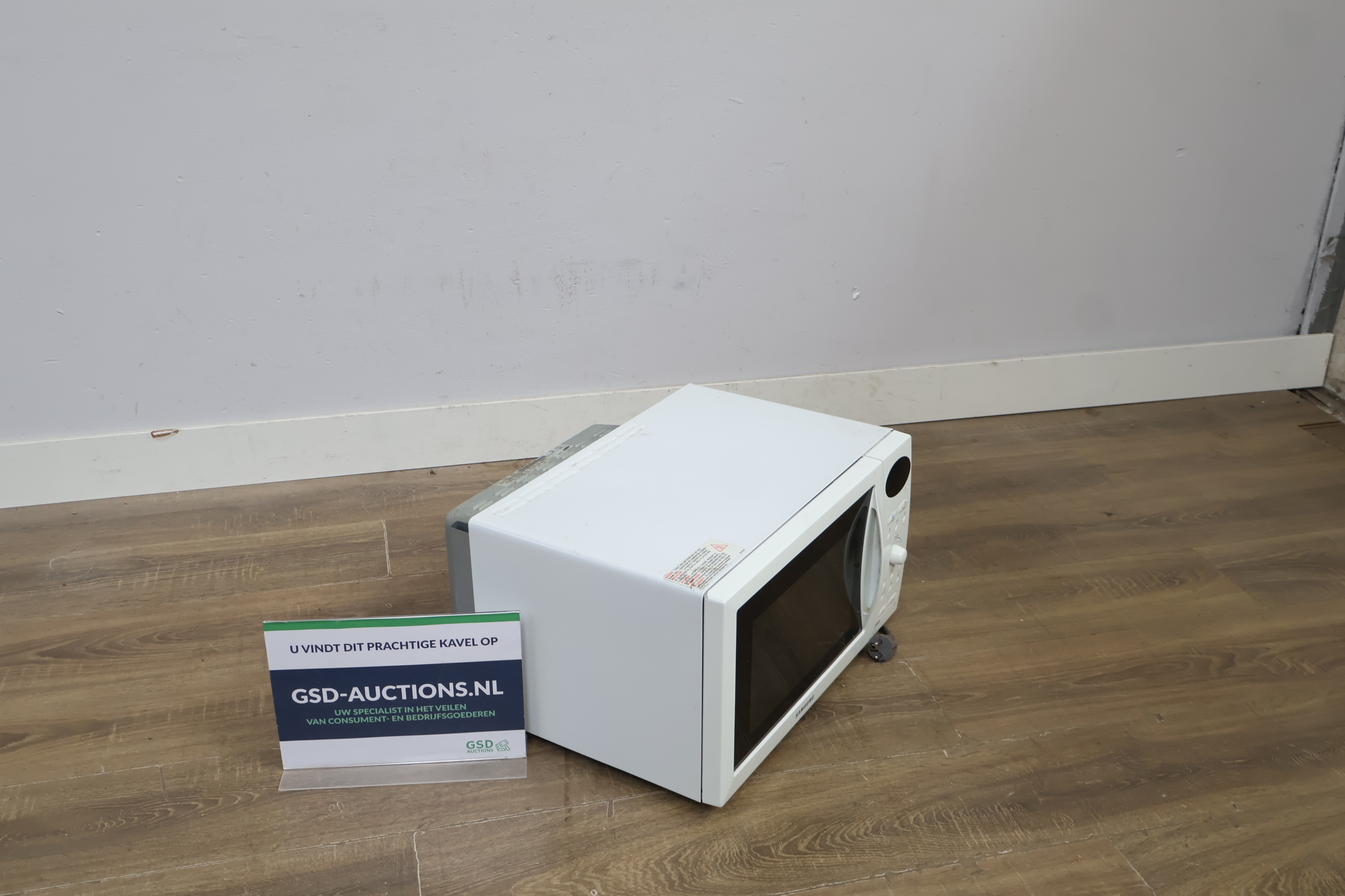 Sharp magnetron oven – foto 2 – kavel bij GSD Auctions, Zoeterwoude