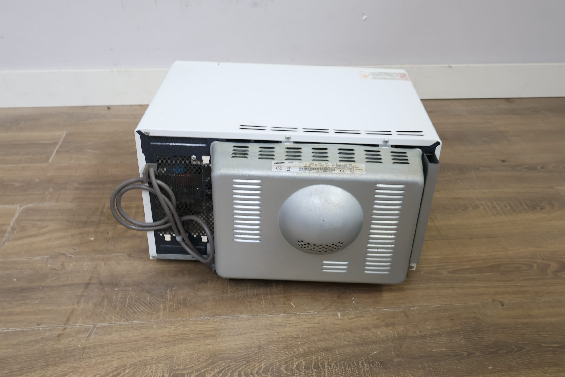 Sharp magnetron oven – foto 5 – kavel bij GSD Auctions, Zoeterwoude