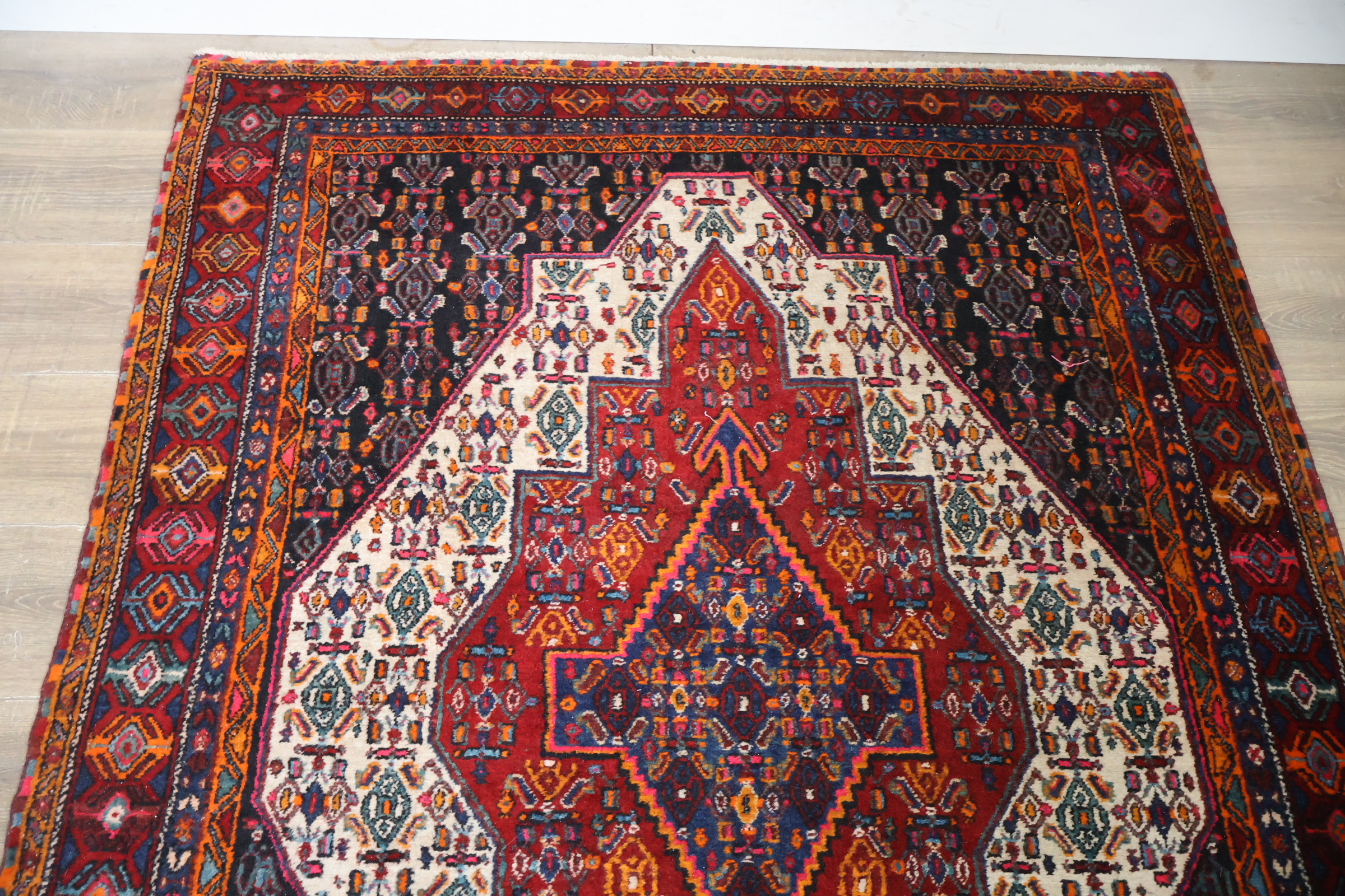 Oosters kleed met geometrisch patroon – foto 8 – kavel bij GSD Auctions, Zoeterwoude