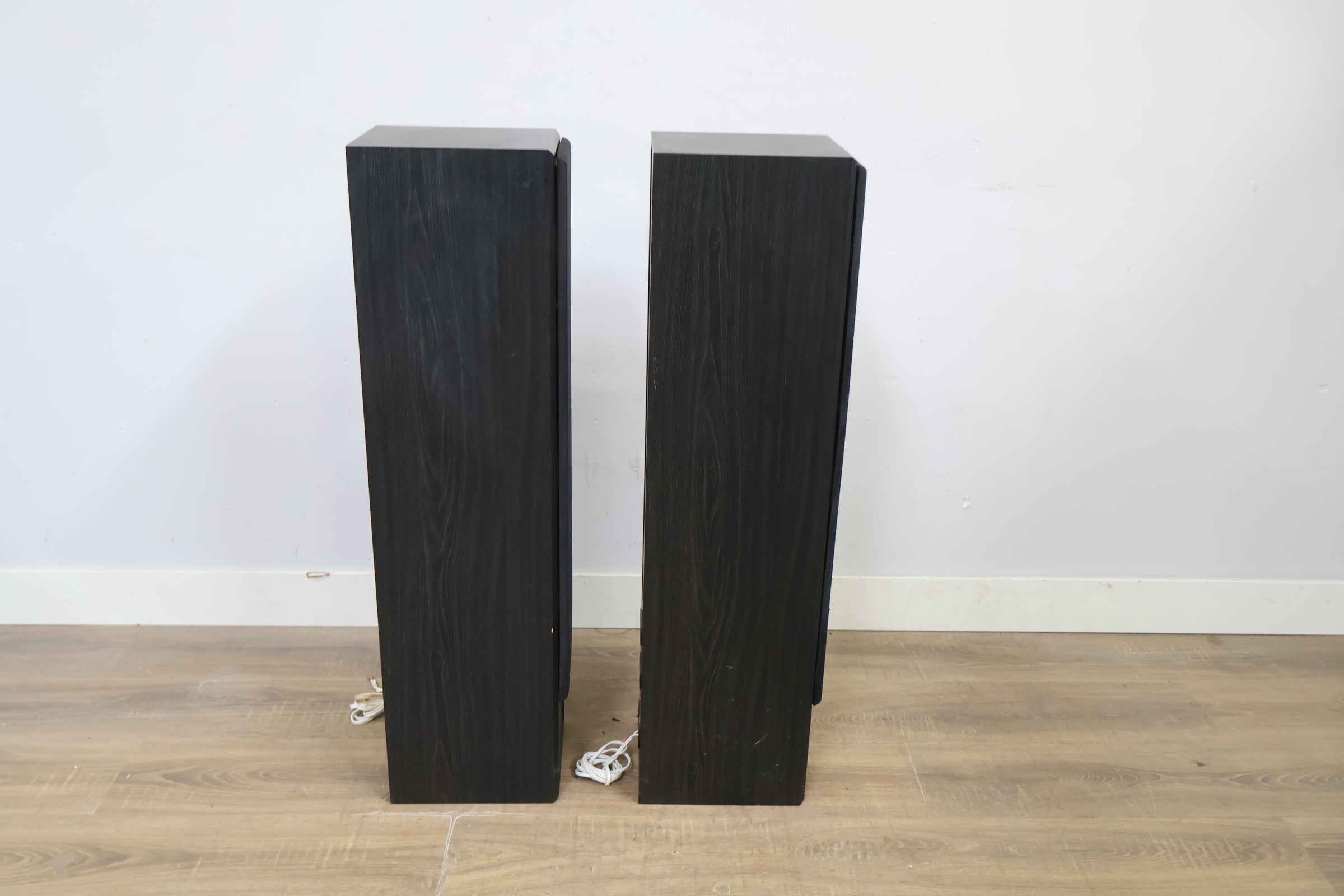 Set zwarte luidsprekers – foto 3 – kavel bij GSD Auctions, Zoeterwoude