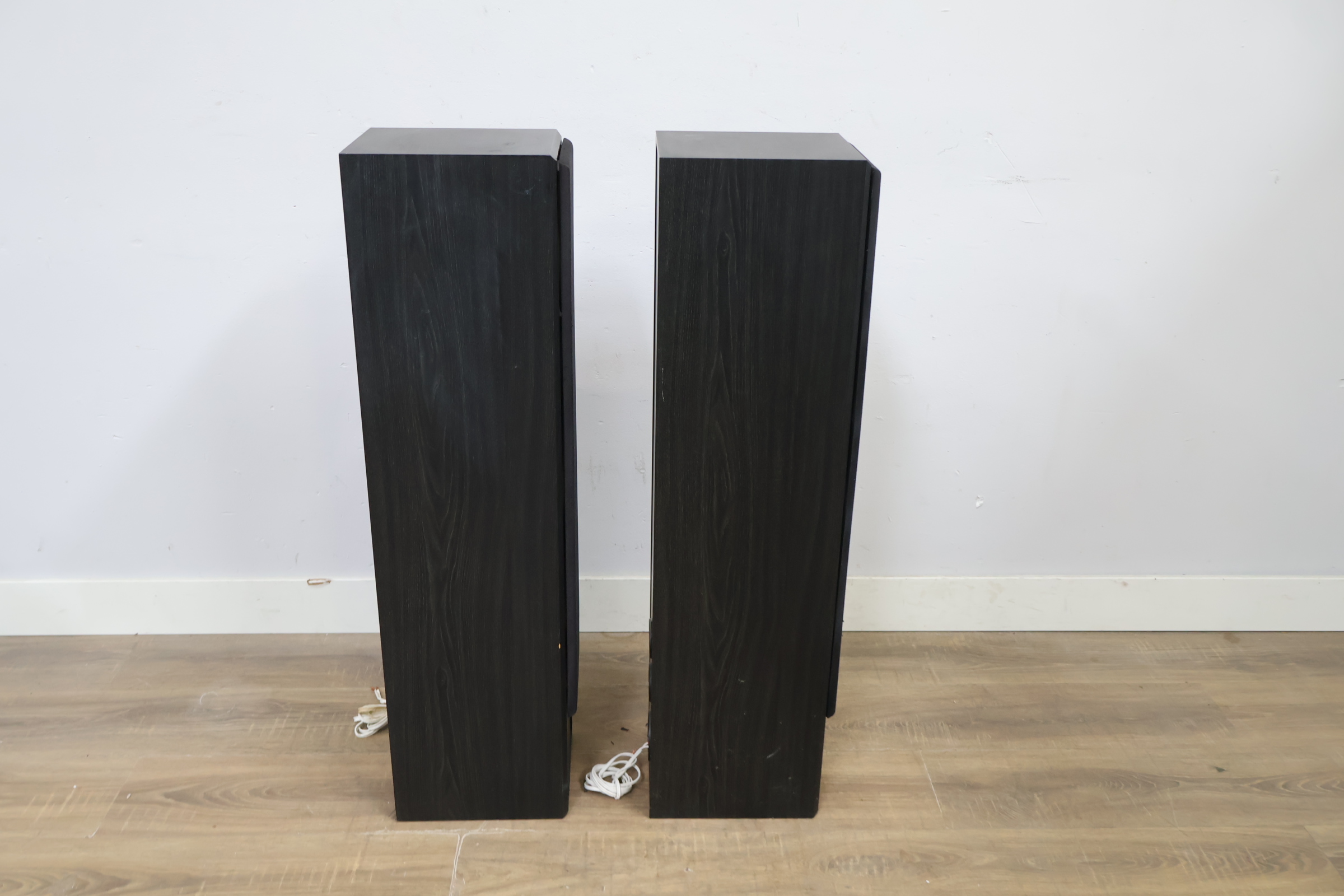 Set zwarte luidsprekers – foto 4 – kavel bij GSD Auctions, Zoeterwoude