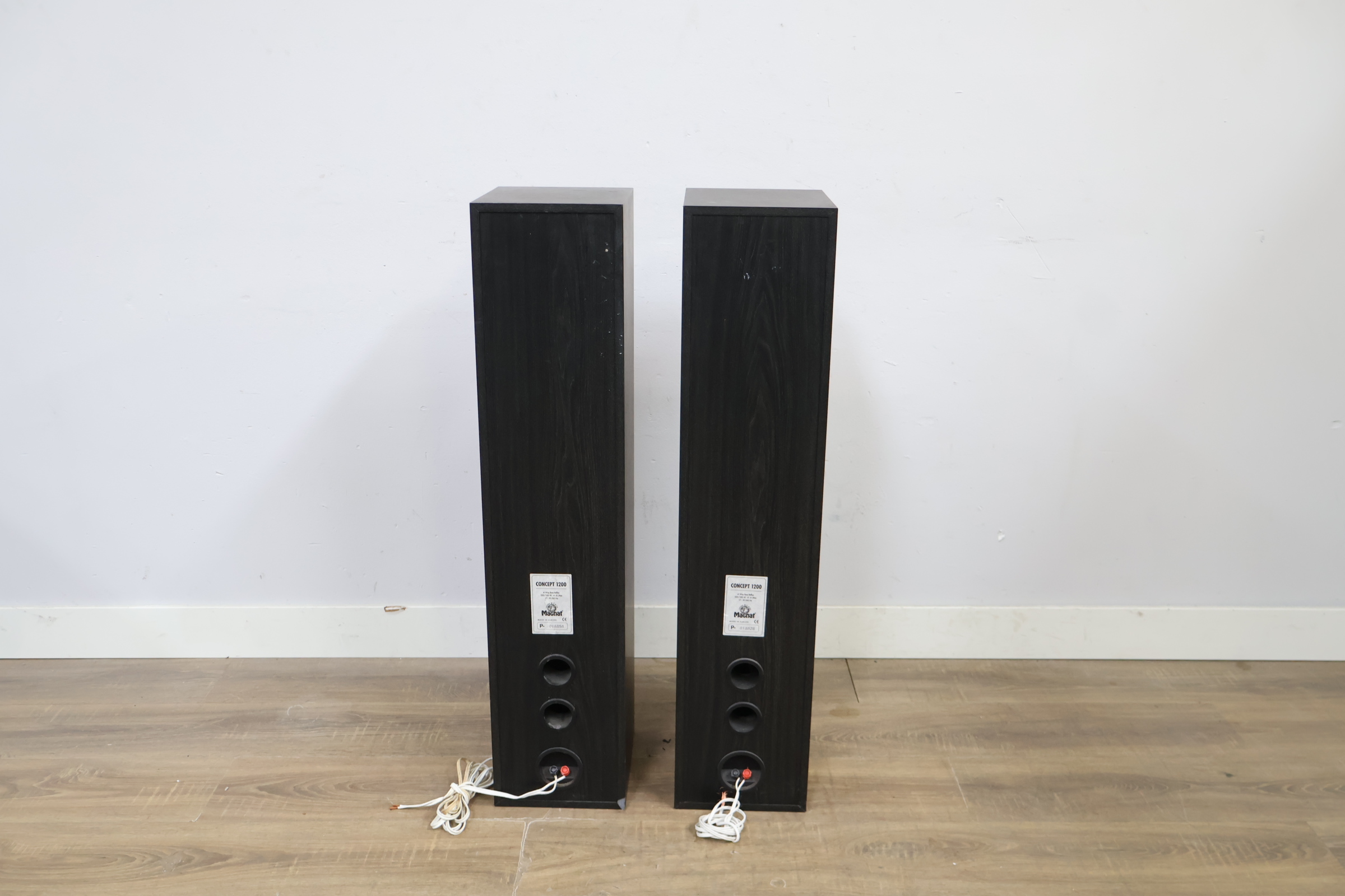 Set zwarte luidsprekers – foto 5 – kavel bij GSD Auctions, Zoeterwoude