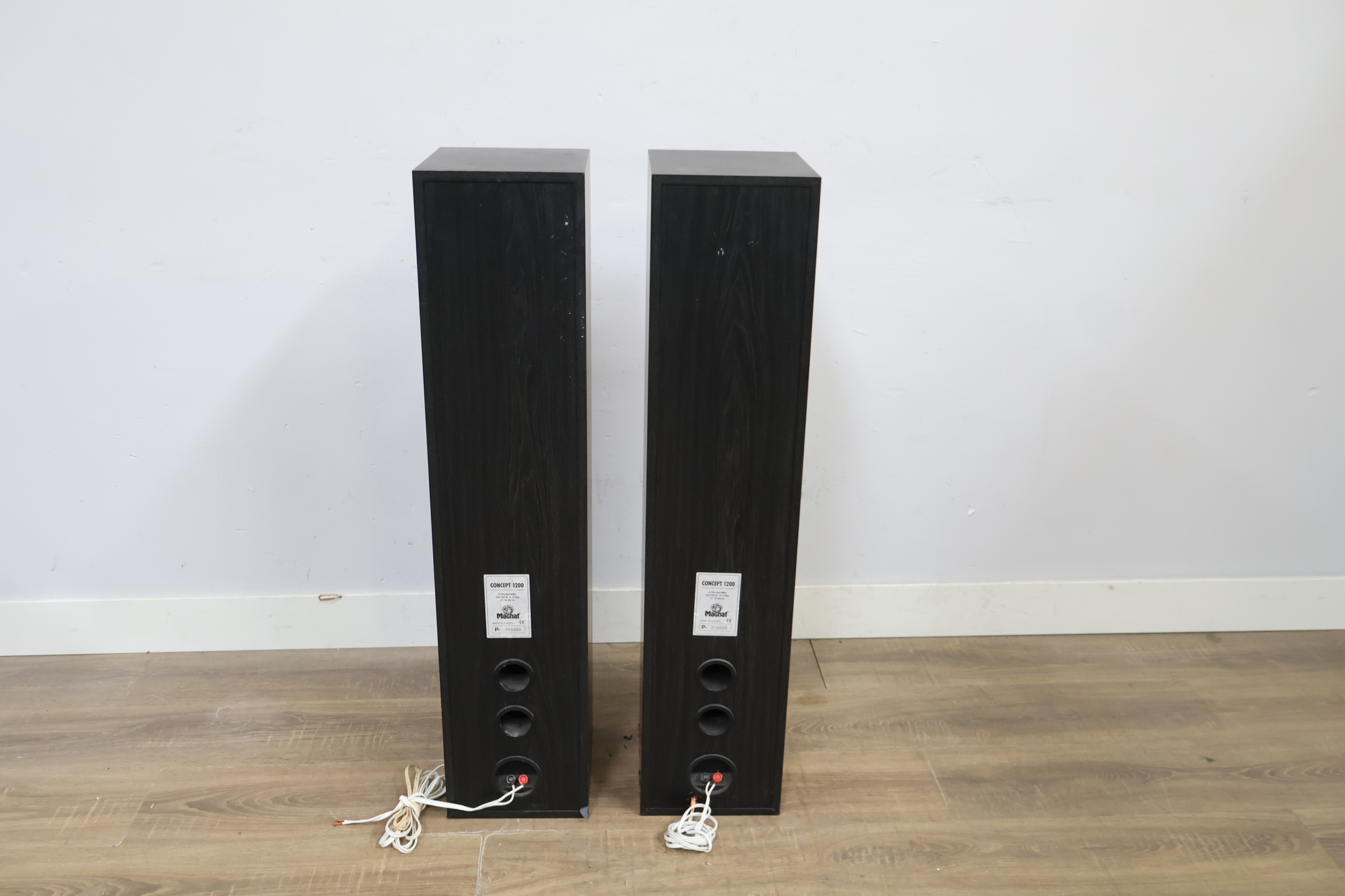 Set zwarte luidsprekers – foto 6 – kavel bij GSD Auctions, Zoeterwoude