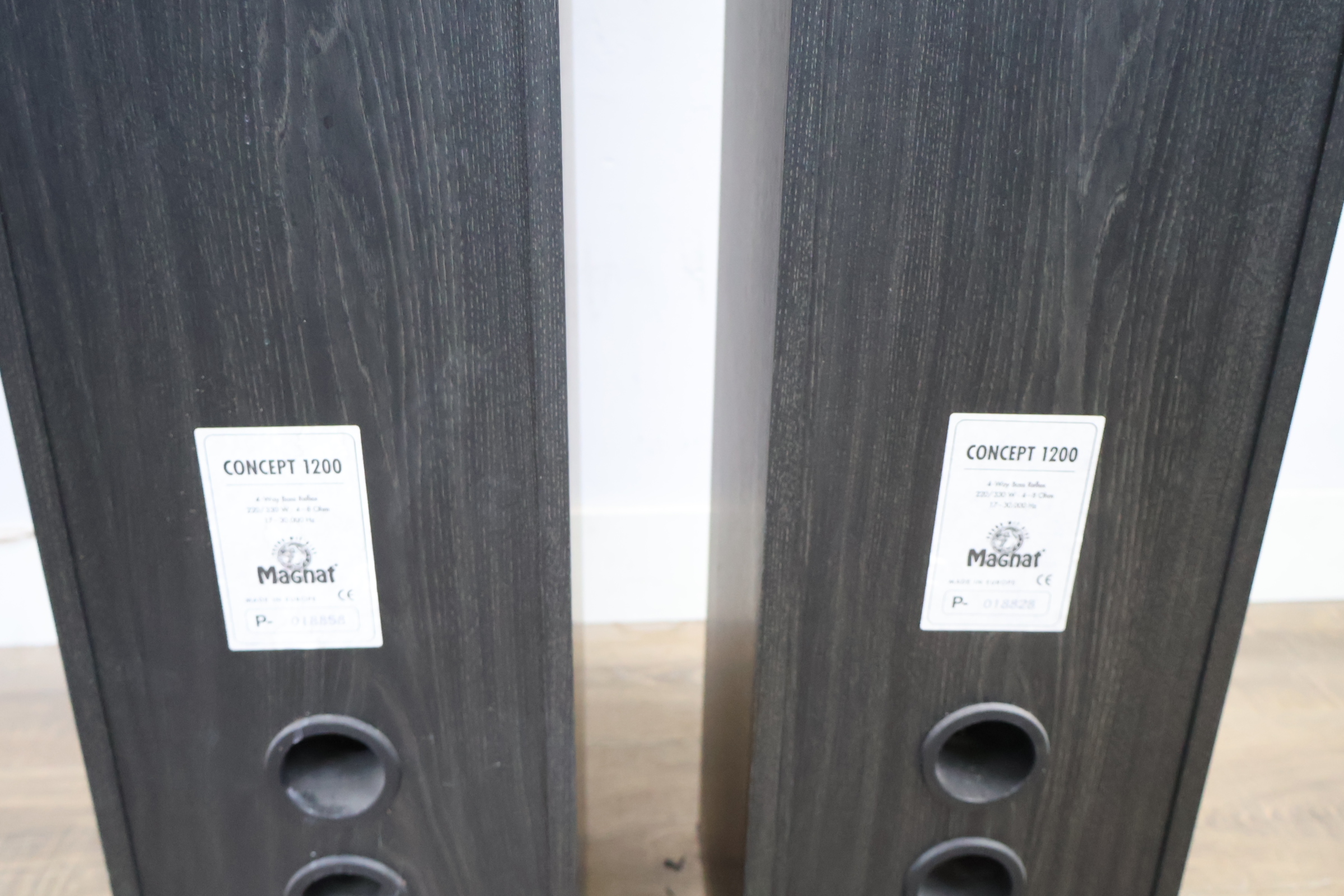 Set zwarte luidsprekers – foto 8 – kavel bij GSD Auctions, Zoeterwoude