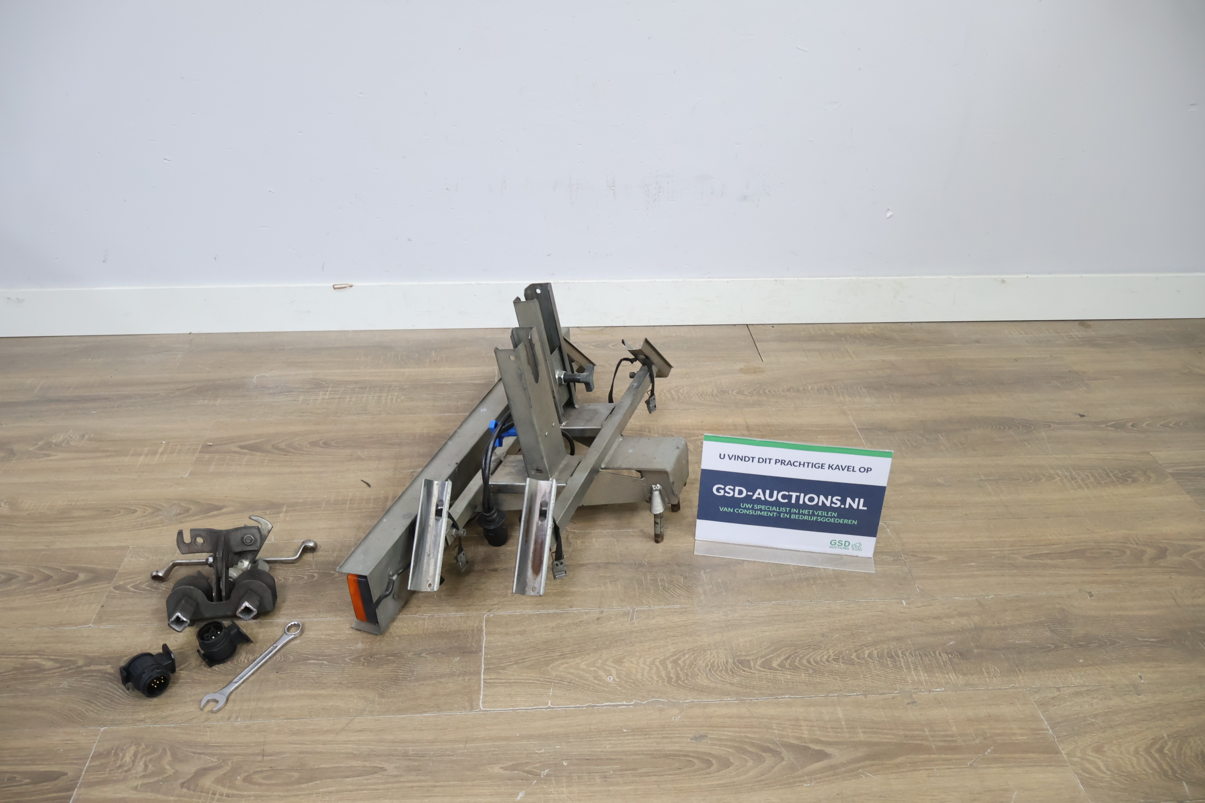 Fietsendrager met toebehoren – foto 2 – kavel bij GSD Auctions, Zoeterwoude